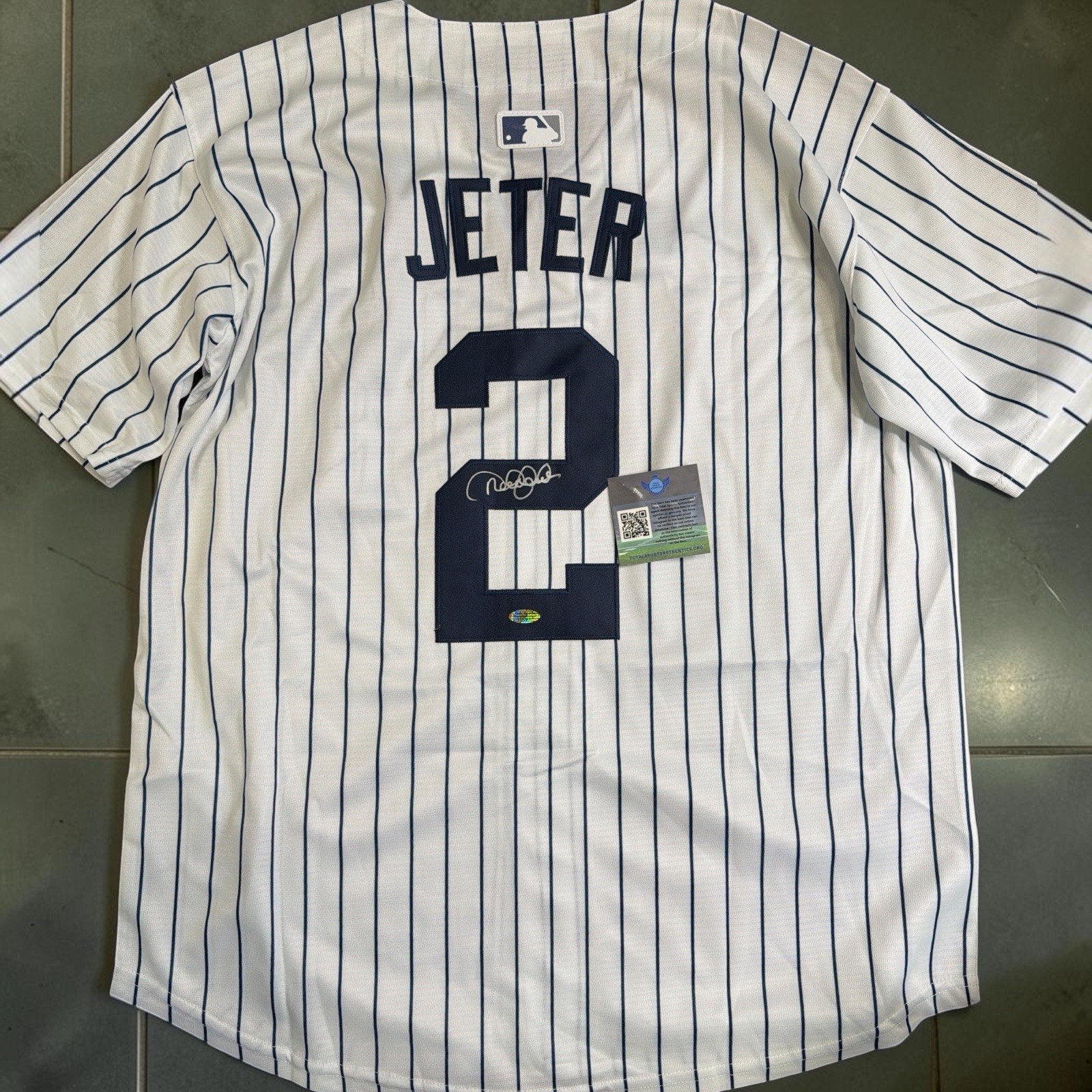 Derek Jeter Signed Jersey New York Yankees Pinstripe Autographed #2 COA