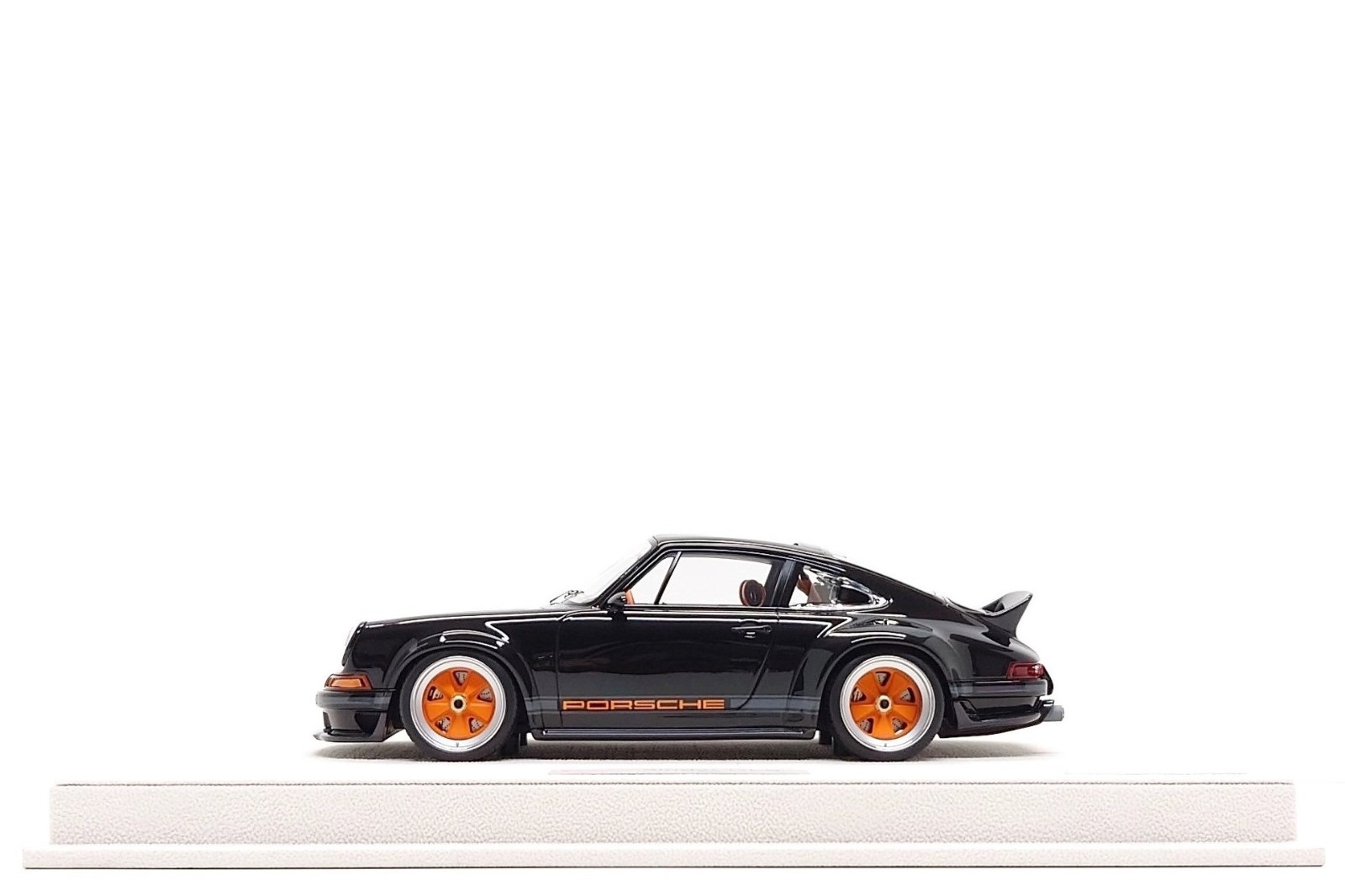 Make Up Eidolon 1:18 Singer DLS Porsche 911 Coupe (964) in Black / Orange