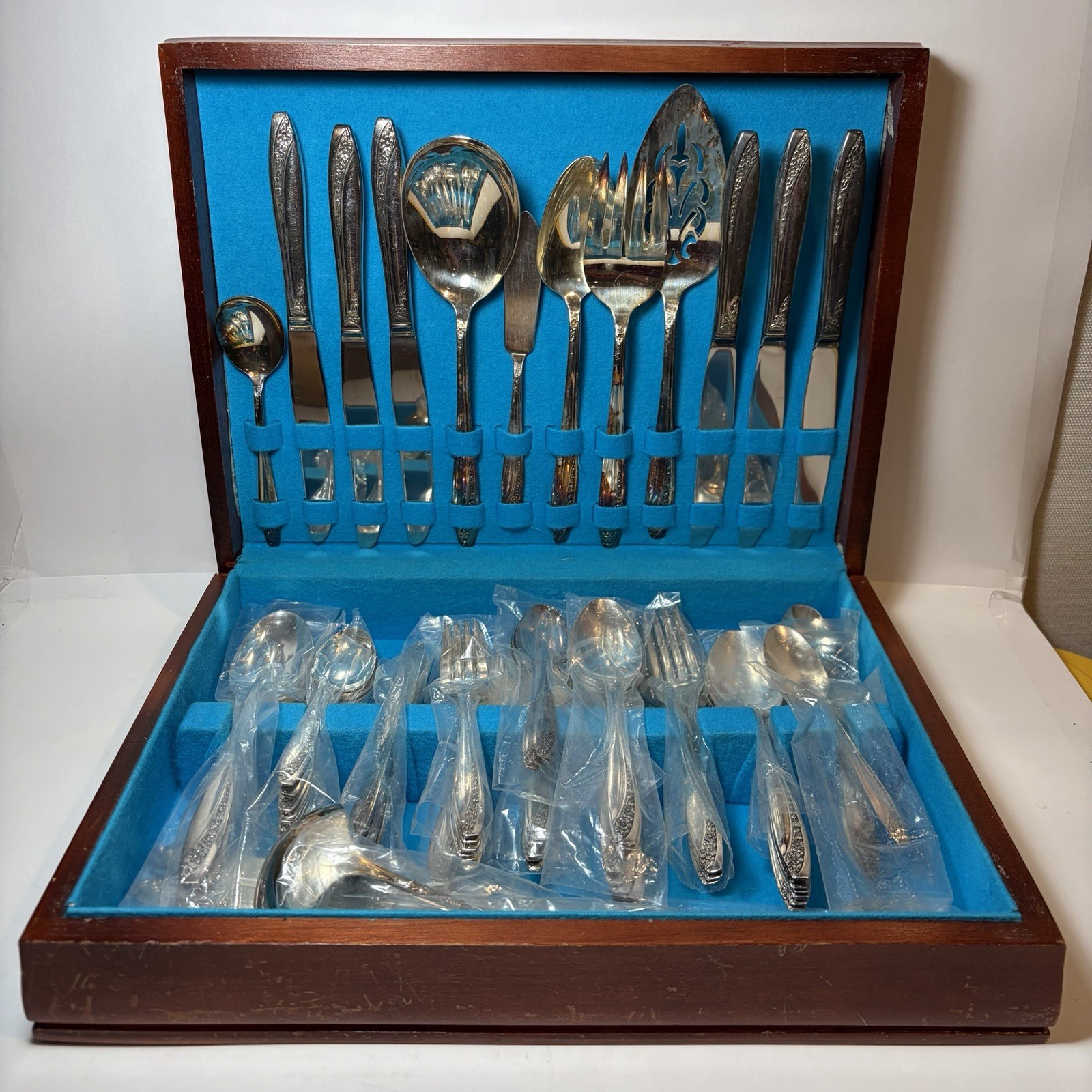 Wm Rogers & Son AA IS Silverplate Flatware Set 70+pc W/ Wood Chest Vintage Wm Rogers & Son AA IS Silverplate Flatware Set 70+pc W/ Wood Chest Vintage