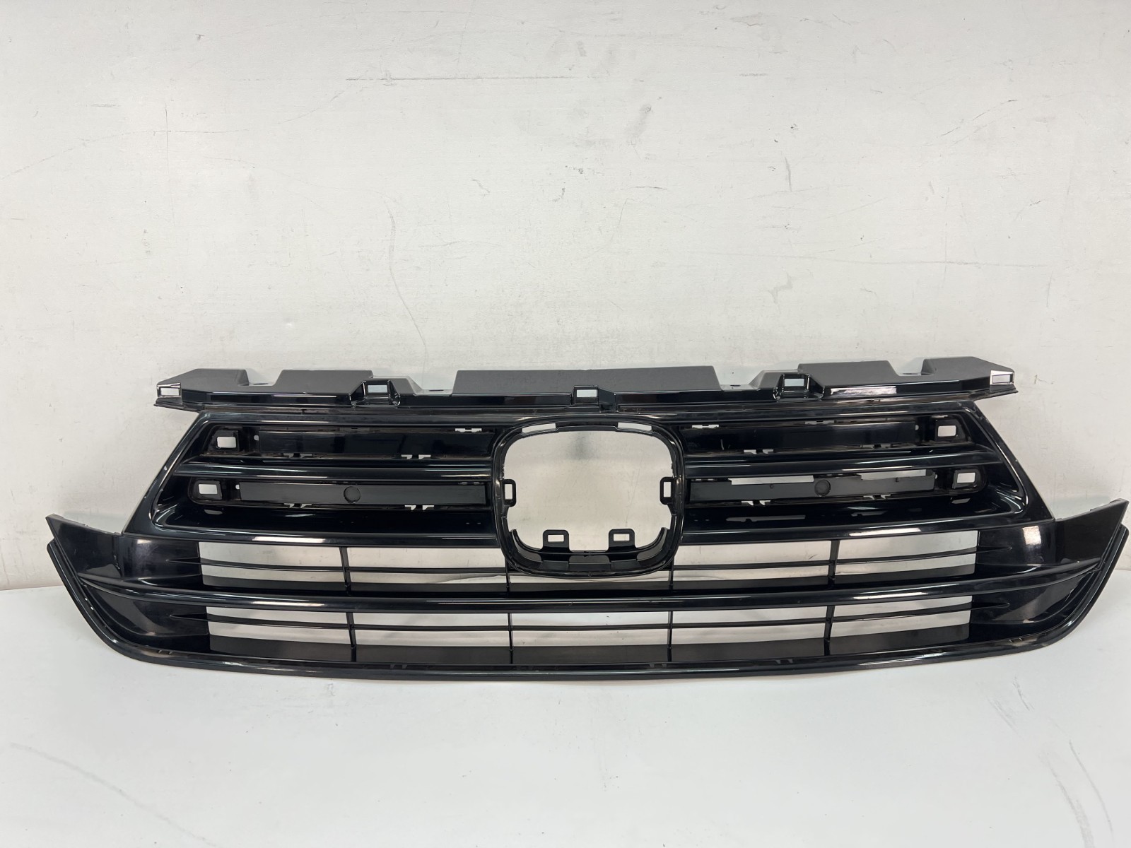 2018-2026 Honda Odyssey Front Upper Bumper Grille OEM 71120THR A500 2018-2026 Honda Odyssey Front Upper Bumper Grille OEM 71120THR A500