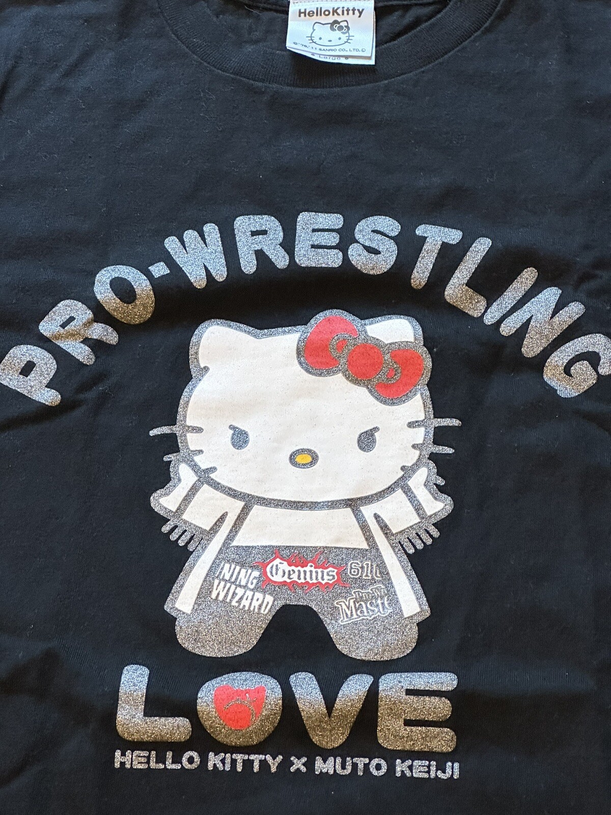 Hello Kitty x Keiji Muto 2011 Official Sanrio Loves Pro Wrestling T-Shirt L RARE Hello Kitty x Keiji Muto 2011 Official Sanrio Loves Pro Wrestling T-Shirt L RARE