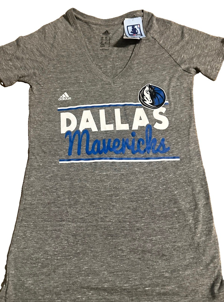Dallas Mavericks Women’s T-Shirt, New With Tags Size medium 