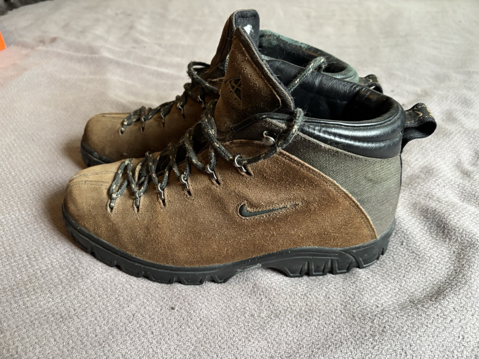 Vintage 90s Nike ACG Gimli Hiking Boots Men US 11 Brown Suede Trail Shoes RARE Vintage 90s Nike ACG Gimli Hiking Boots Men US 11 Brown Suede Trail Shoes RARE