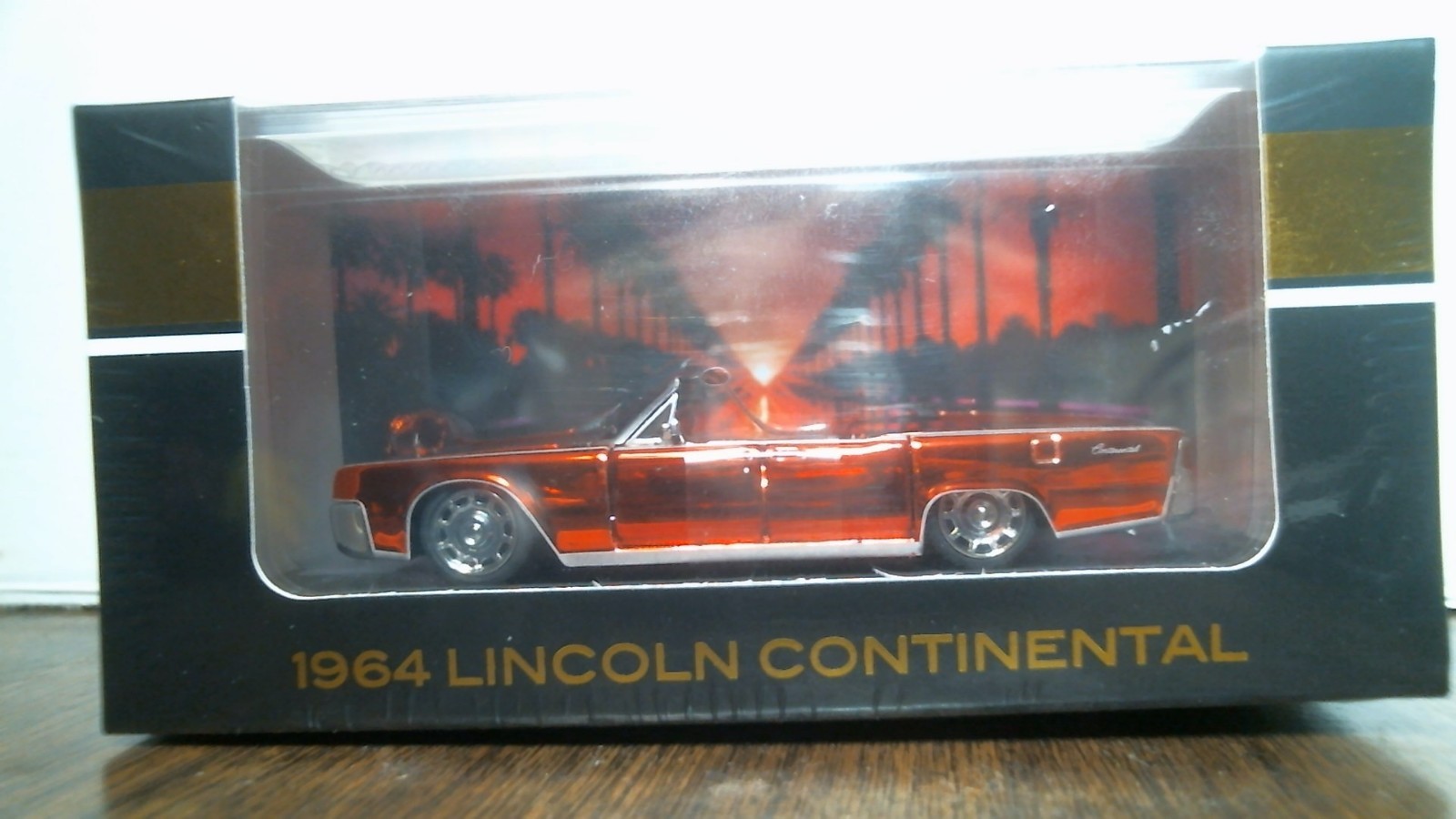 KILO WHEELZ 1/64 SCALE 1964 LINCOLN CONTINENTAL - METALLIC RED - NEW IN CASE KILO WHEELZ 1/64 SCALE 1964 LINCOLN CONTINENTAL - METALLIC RED - NEW IN CASE