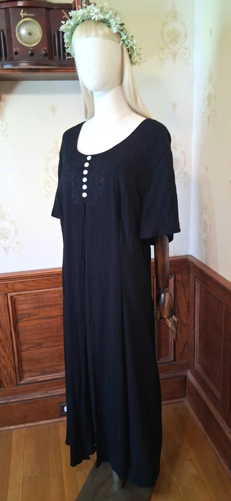 Vtg 1990s Betsy Lauren Rayon Black Embroidered Witchy Whimsigoth Dress, 1X-3X Vtg 1990s Betsy Lauren Rayon Black Embroidered Witchy Whimsigoth Dress, 1X-3X