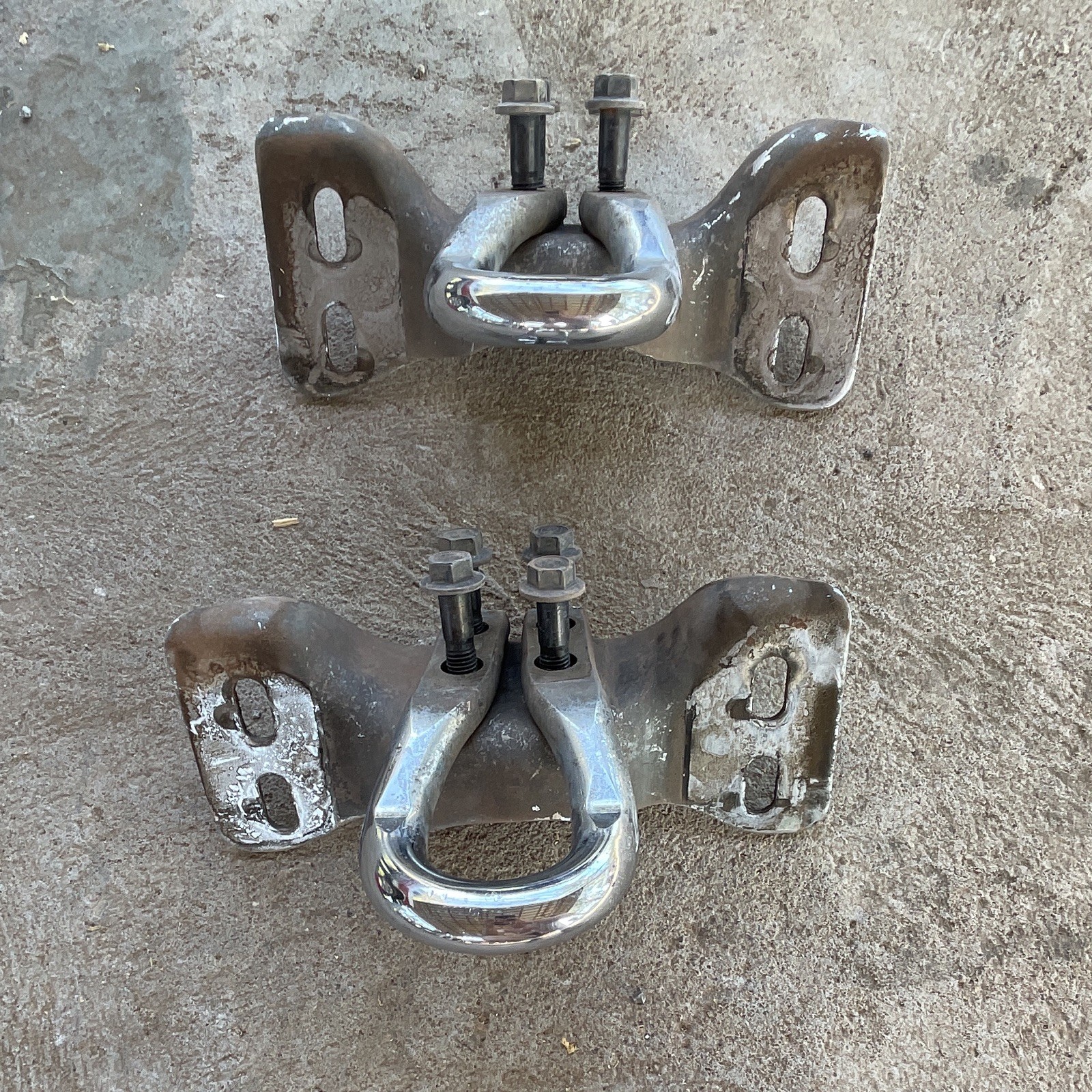 2017-2026 Ford Súper Duty Factory OEM Chrome Tow Hooks With Frame Hardware 2017-2026 Ford Súper Duty Factory OEM Chrome Tow Hooks With Frame Hardware