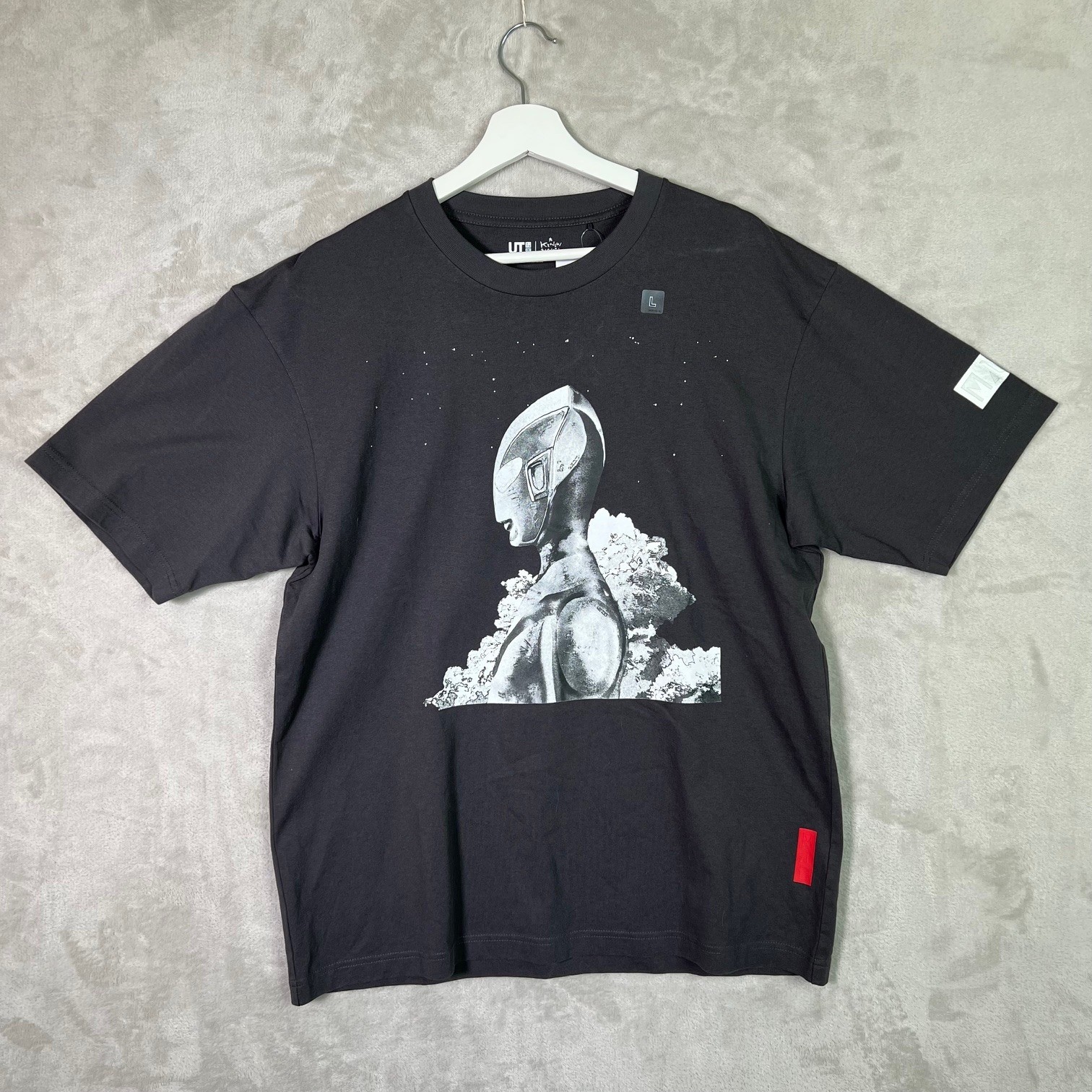 L(JPN) size UNIQLO Kenshi Yonezu UT Ultraman T-shirt DARK GRAY L(JPN) size UNIQLO Kenshi Yonezu UT Ultraman T-shirt DARK GRAY