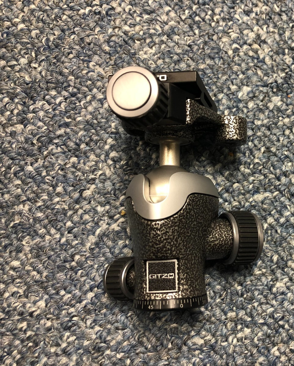 Gitzo GH1382TQD Traveler Tripod Center Ball Head with QR Plate - New without Box