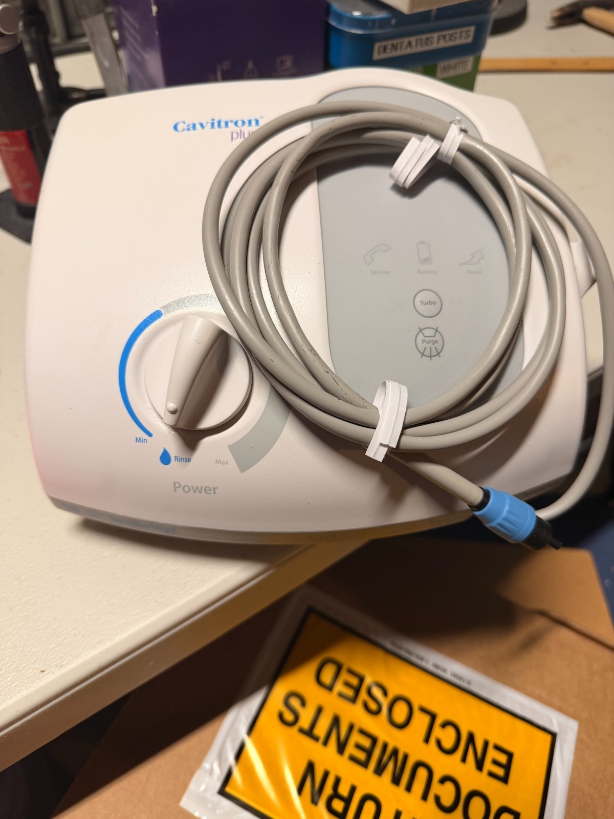 Dentsply Cavitron Plus Dental Ultrasonic Scaler Gen-136 W/ FOOT PEDAL T12-D13 Dentsply Cavitron Plus Dental Ultrasonic Scaler Gen-136 W/ FOOT PEDAL T12-D13