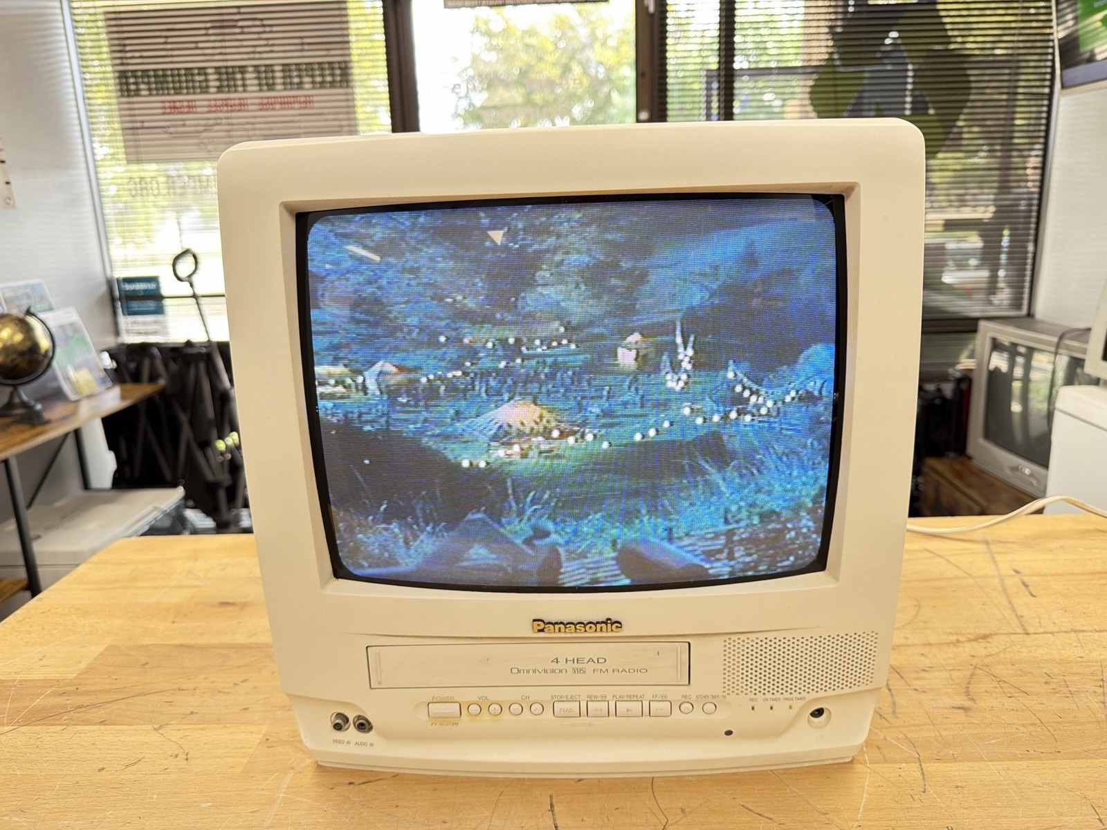 Panasonic PV-M1379W 13 Inch TV/VCR  Retro Gaming Television Tested & Working