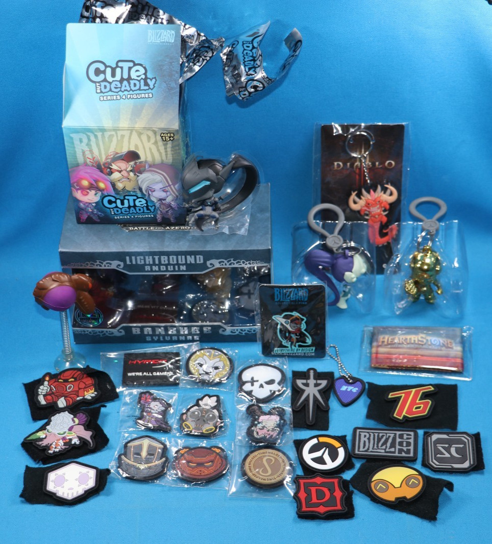 LOT OF 28 BLIZZARD BLIZZCON 2014-2019 BACKPACK HANGERS BADGES CUTE BUT DEADLY