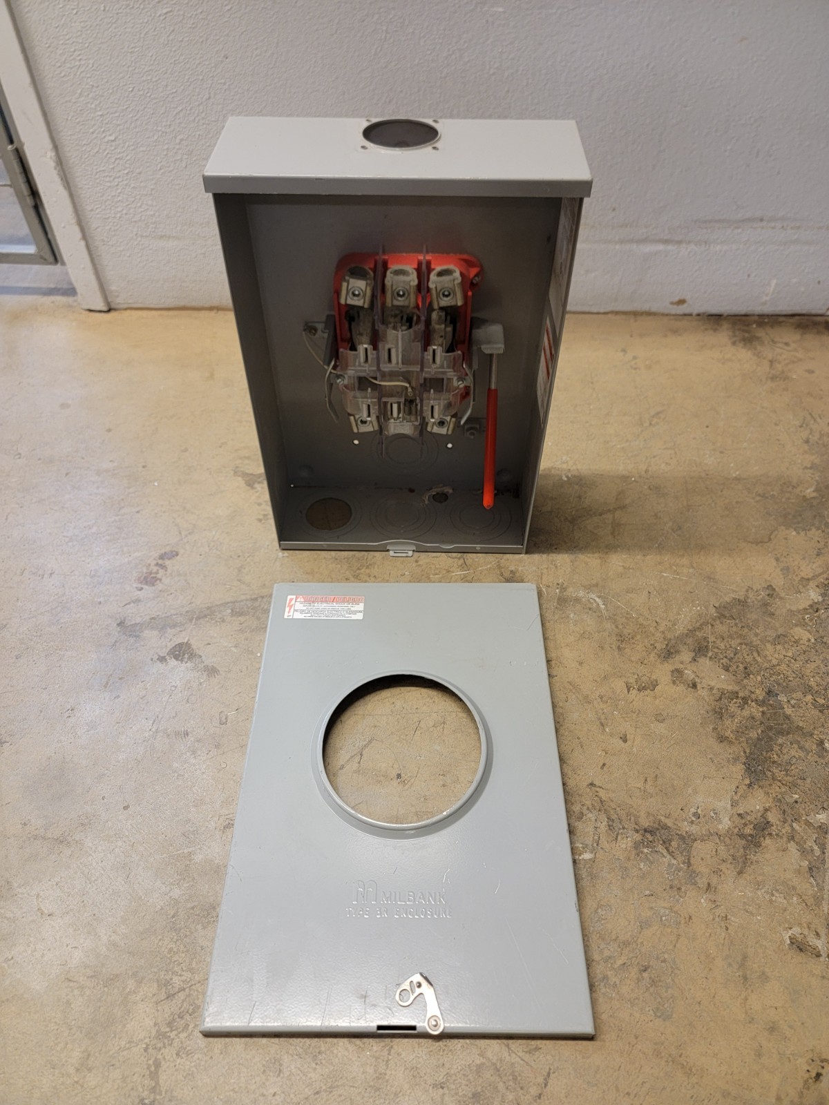 Milbank Series 9500L meter socket, 200A 600V Type 3R 