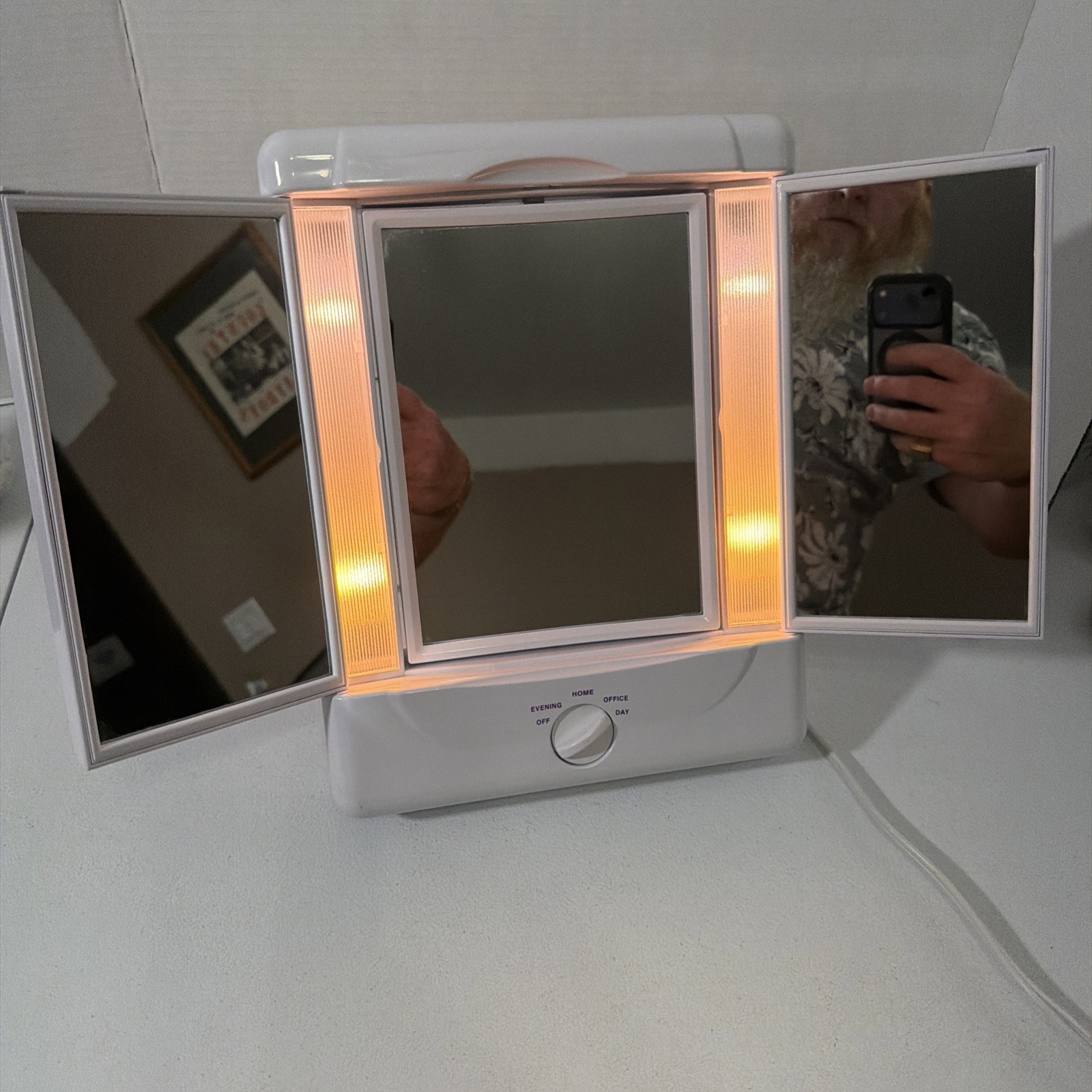 VTG Conair Lighted Makeup Mirror Model TM8LX Adjustable light & Stand Dual Sided VTG Conair Lighted Makeup Mirror Model TM8LX Adjustable light & Stand Dual Sided