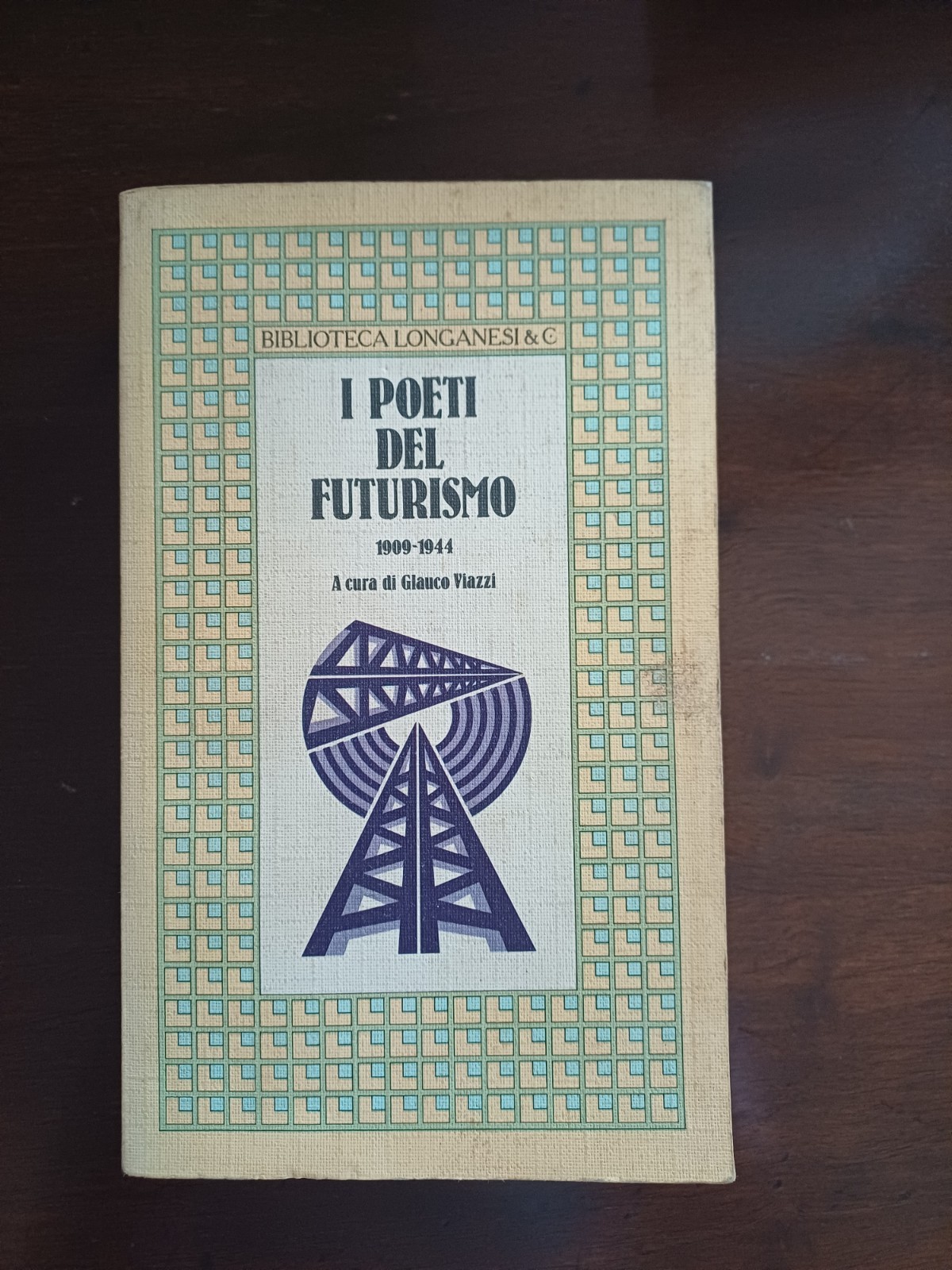 I poeti del futurismo 1909-1944 Glauco Viazzi. Longanesi 1983. I poeti del futurismo 1909-1944 Glauco Viazzi. Longanesi 1983.