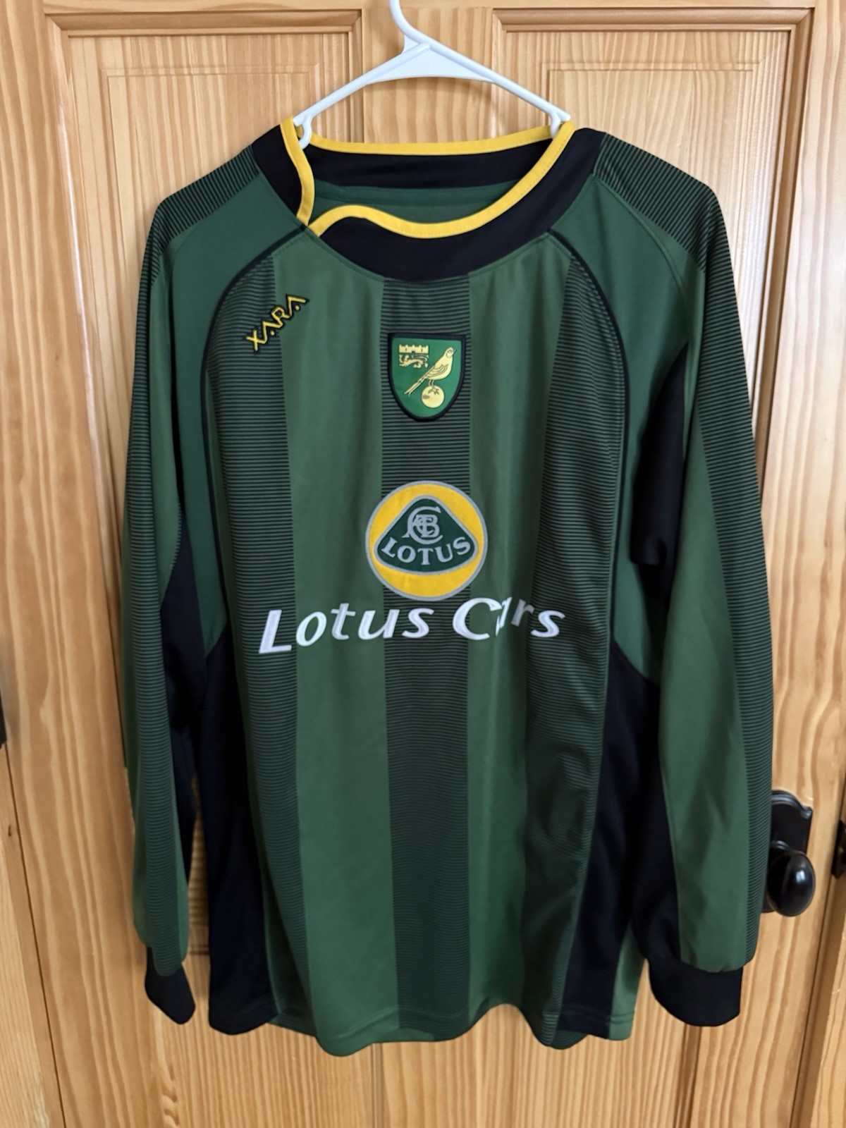 Authentic Vintage XARA Norwich City 2004 L/S Away Soccer/Football Jersey Size: M
