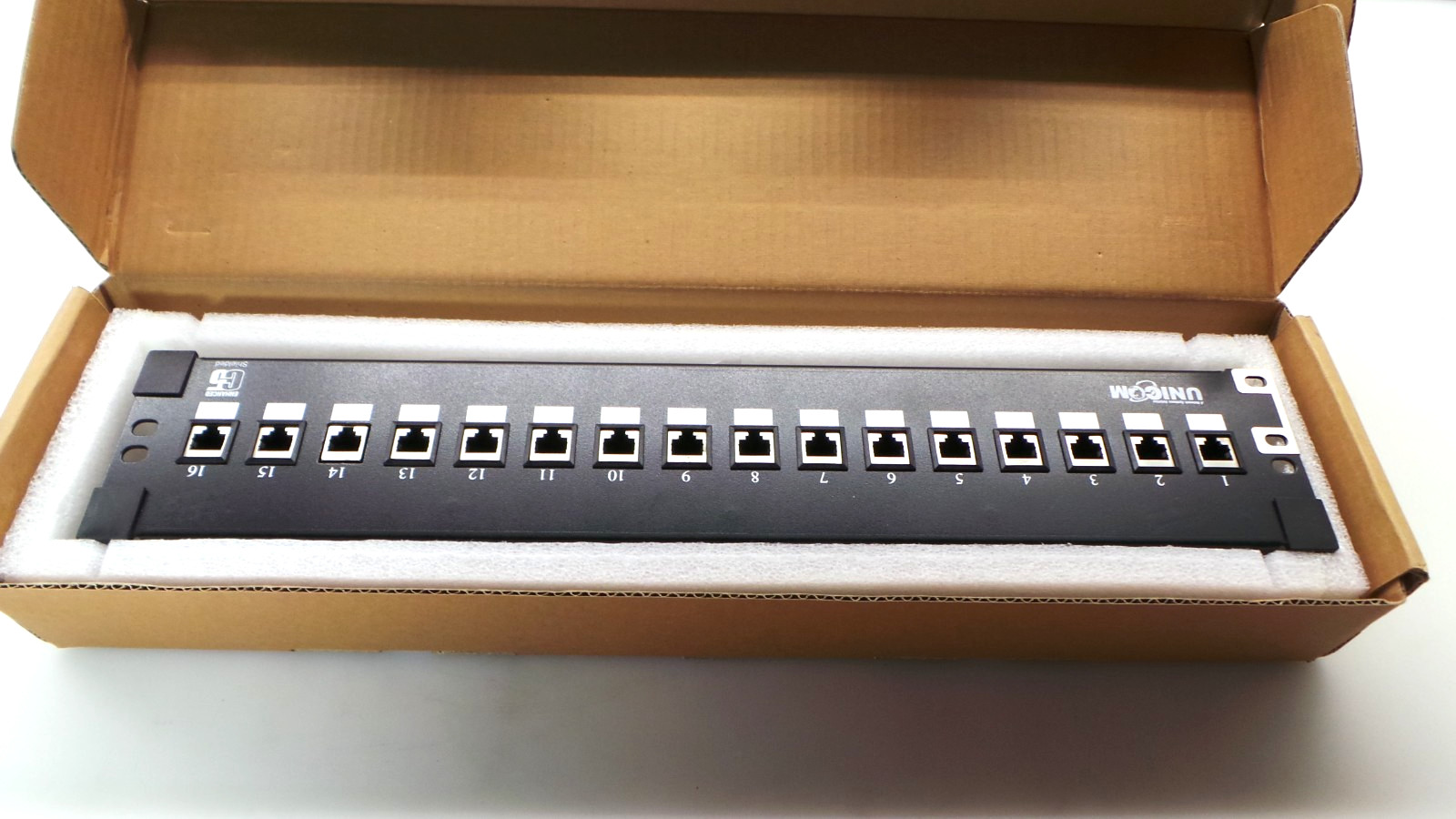 UNICOM ENHANCED C5 16 PORT PATCH PANEL T568B, Enhanced Cat 5 - Open Box