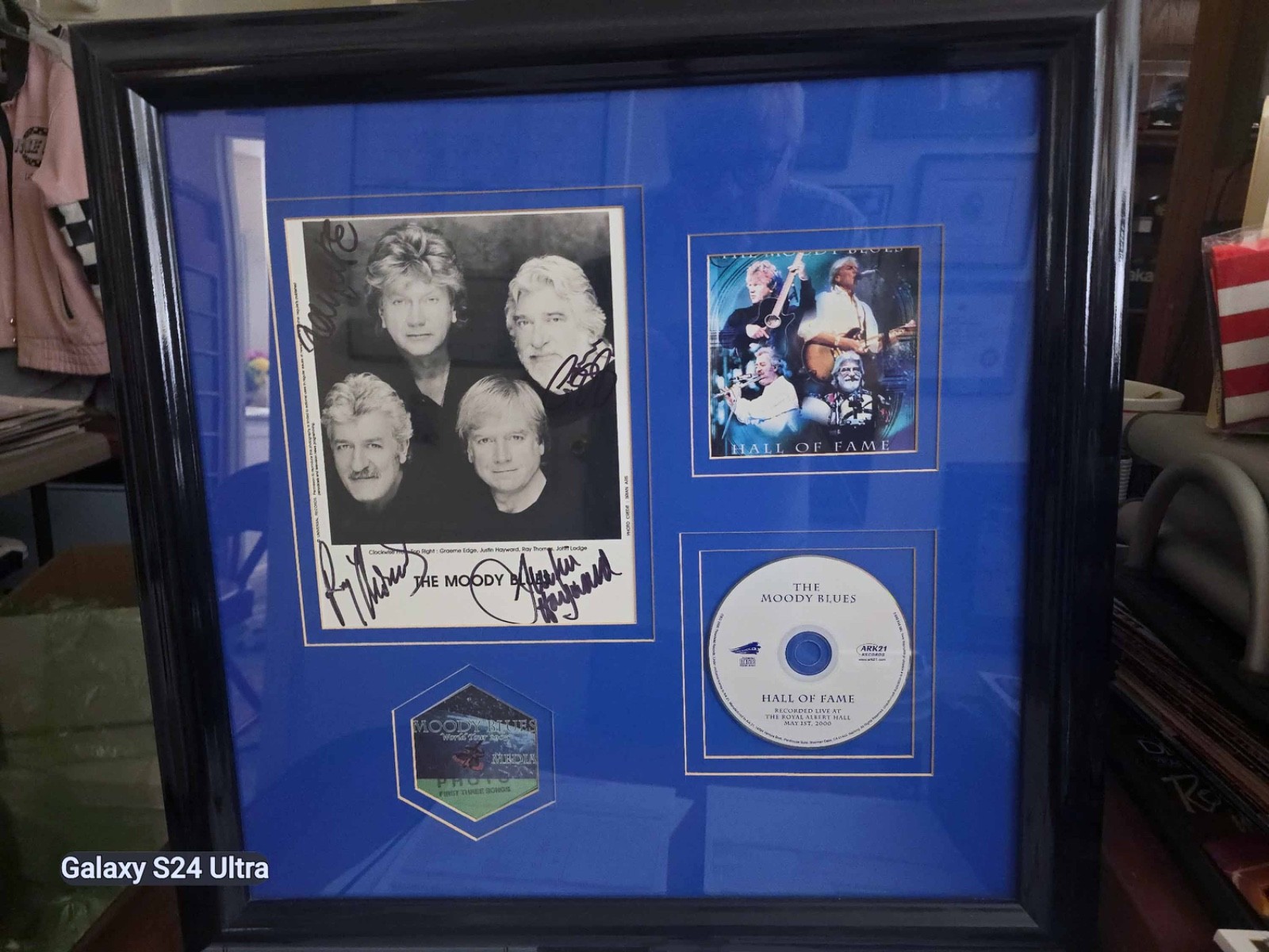 THE MOODY BLUES Signed Framed. Hayward Edge Thomas Lodge. Hall of Fame. 22x22