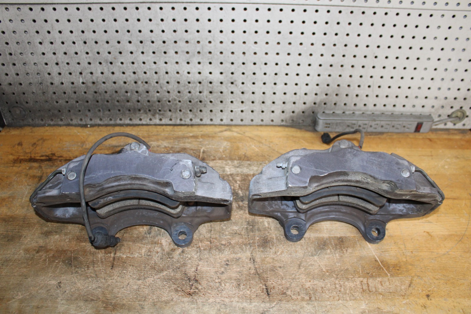 *BREMBO*  04-10 Porsche Cayenne VW Touareg Audi Q7 18Z Front Brake Caliper Set