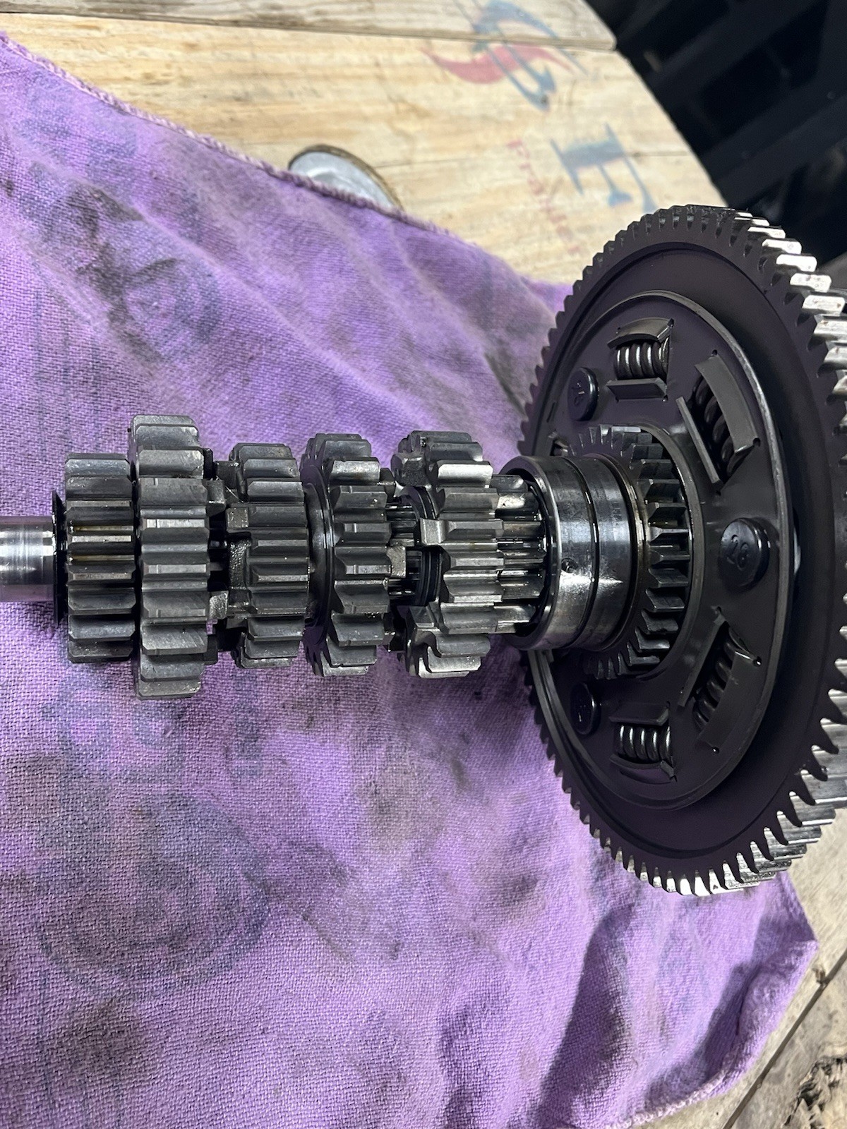 2004-2005 Suzuki Gsxr 600 Transmission Input Shaft With Clutch Basket 2004-2005 Suzuki Gsxr 600 Transmission Input Shaft With Clutch Basket