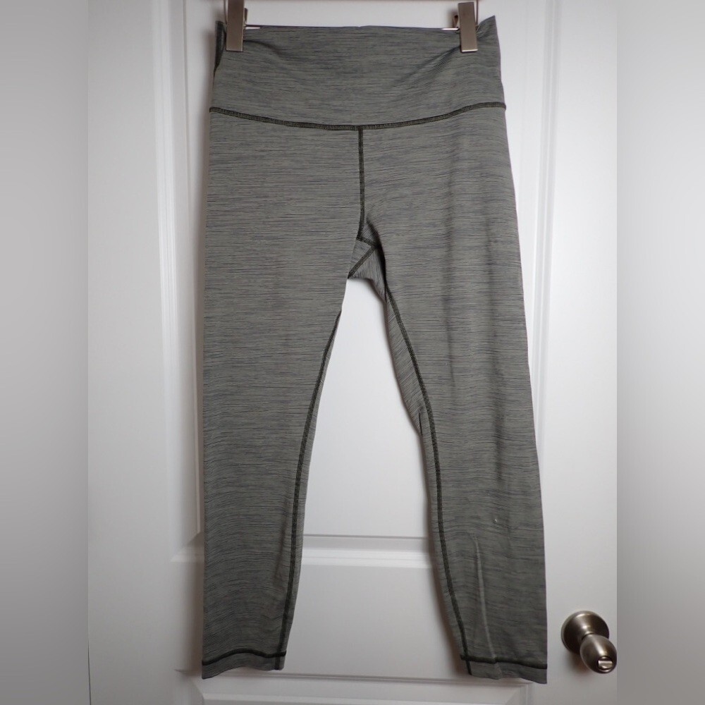 Lululemon Wunder Under High Rise 7/8 Space Sage Luxtreme size 12 Lululemon Wunder Under High Rise 7/8 Space Sage Luxtreme size 12