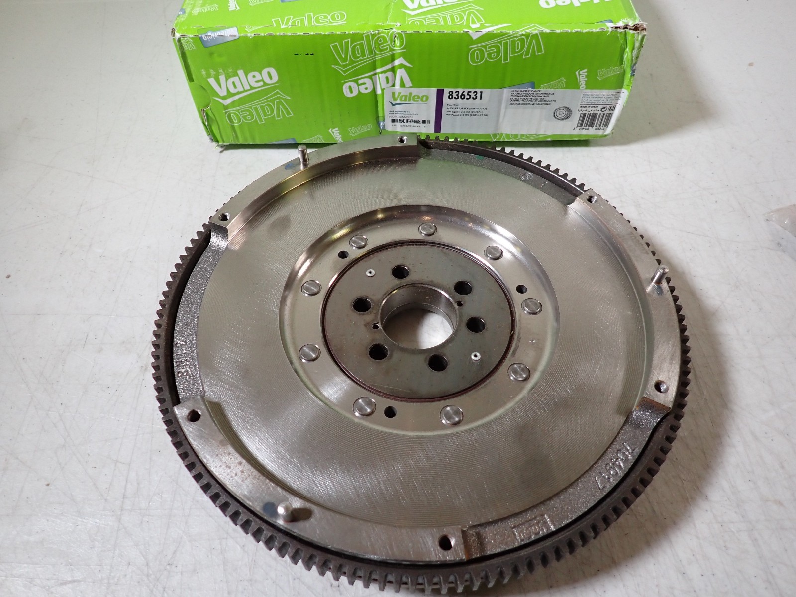 Valeo 836531 Flywheel Manual Trans Dual Mass for 2009 - 13 VW Jetta 2.0L