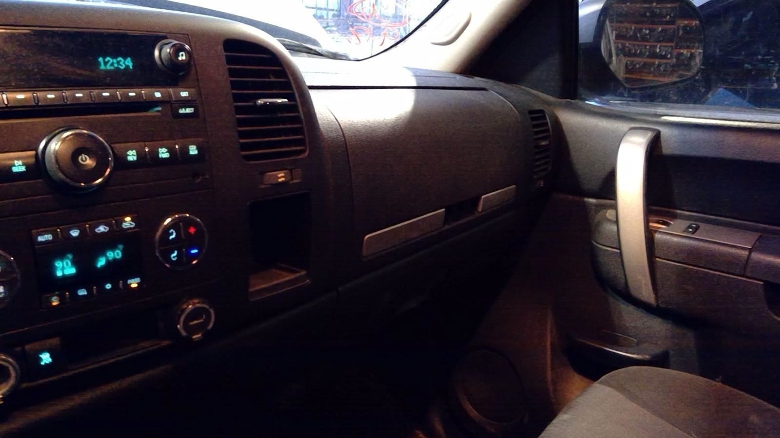 SILVRDO15 2010 Glove Box 5270028 SILVRDO15 2010 Glove Box 5270028