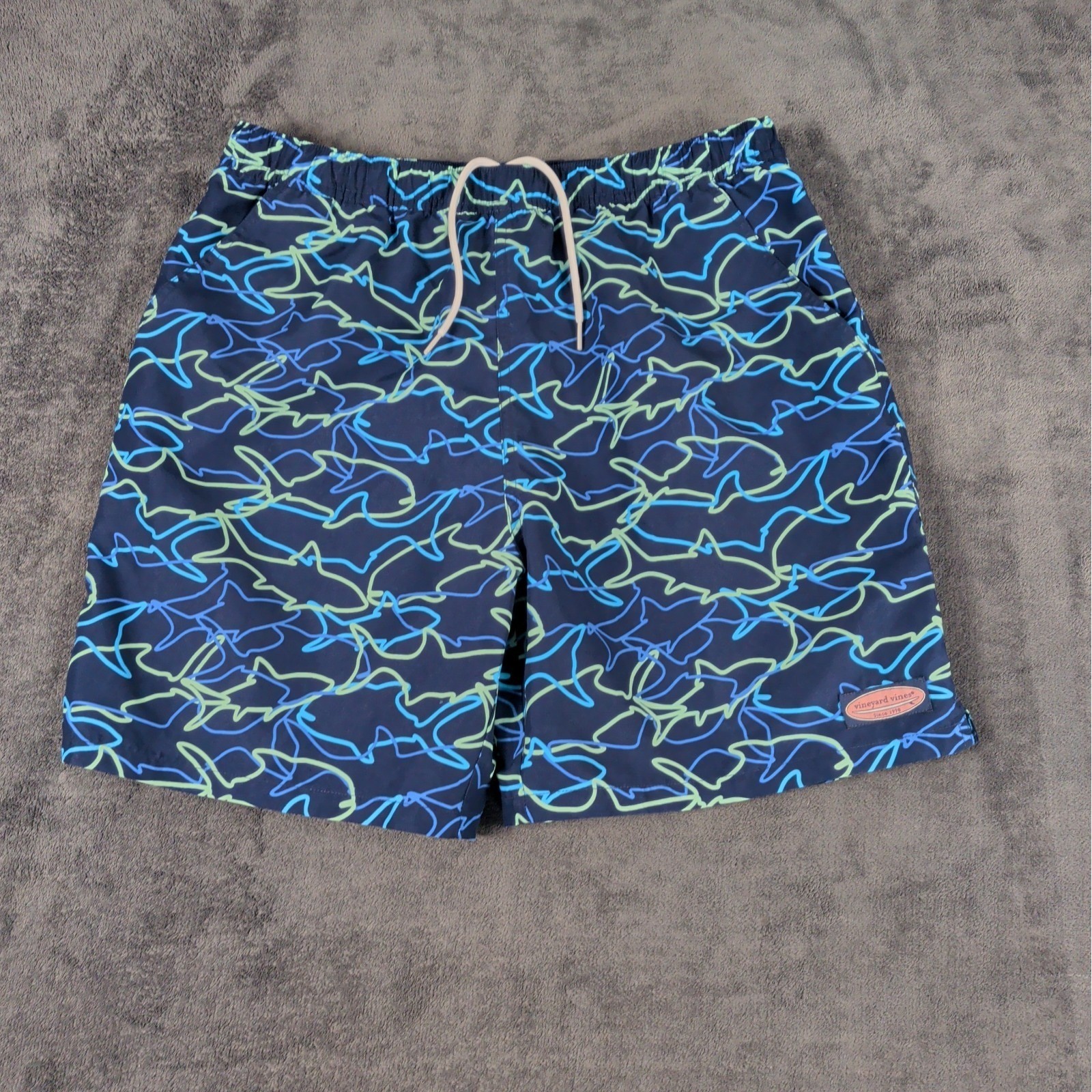 VINEYARD VINES MEN\'S SWIM TRUNKS IN BLUE SHARK PRINT SIZE LARGE