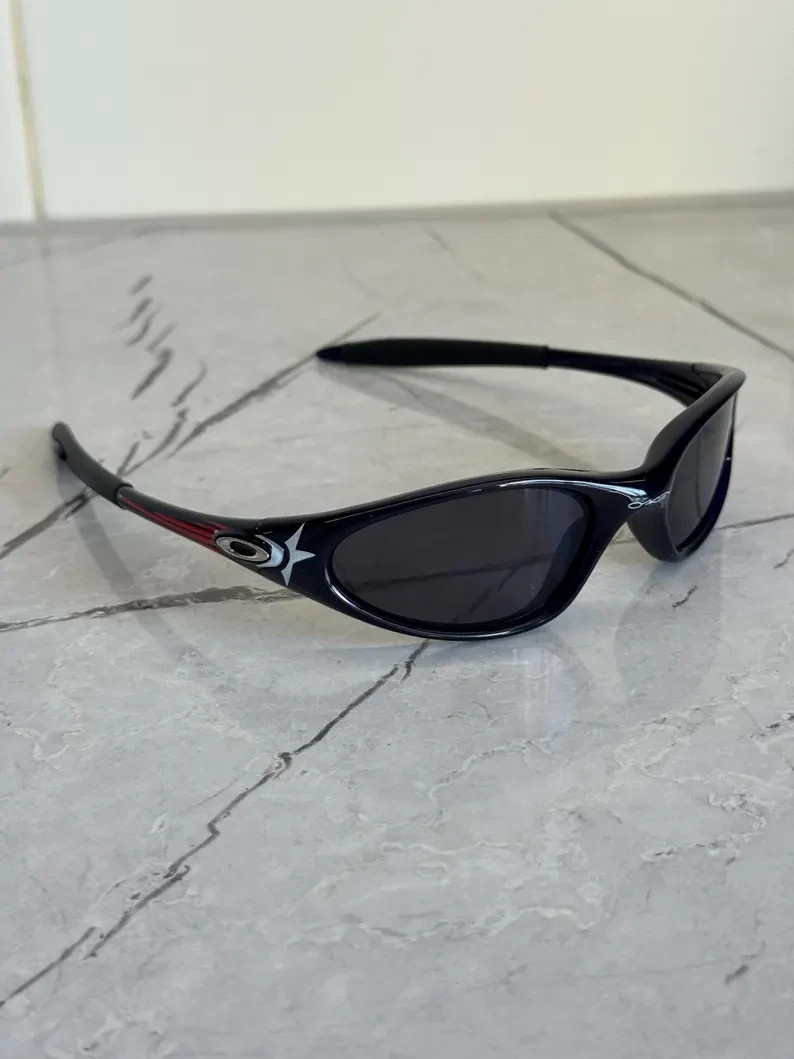 Oakley Minute Shooting Star Sunglasses Black Frame Black Lenses Y2K Oakley Minute Shooting Star Sunglasses Black Frame Black Lenses Y2K