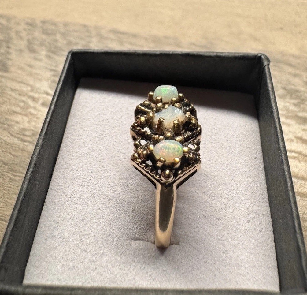 VTG 10K Solid Yellow Gold 3 Opal Ring Size 7 READ 3.2gr