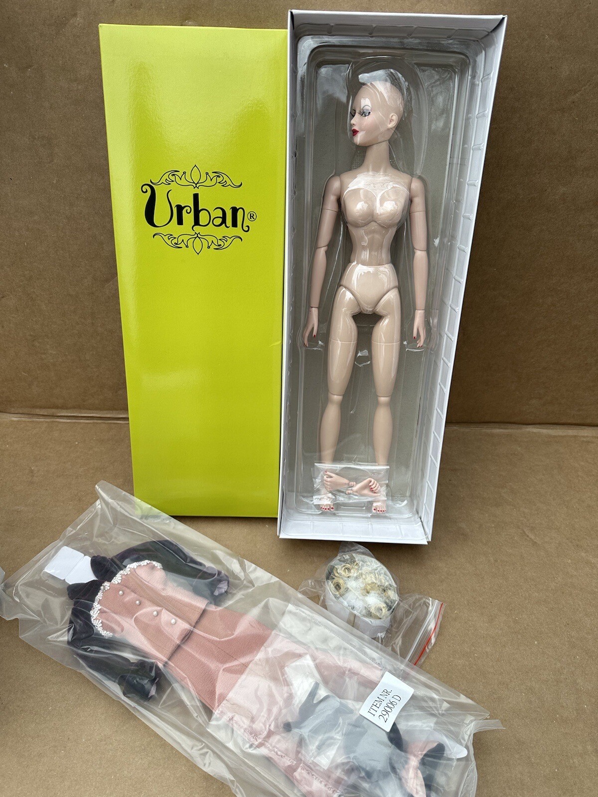 Horsman Urban Vintage Vita Lunch with Elaine Doll 16 Horsman Urban Vintage Vita Lunch with Elaine Doll 16