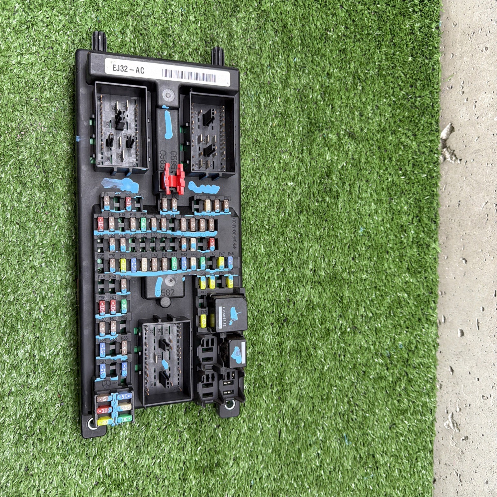 12-17 Range Rover Evoque Interior Fuse Relay Box EJ32-14F041-AC