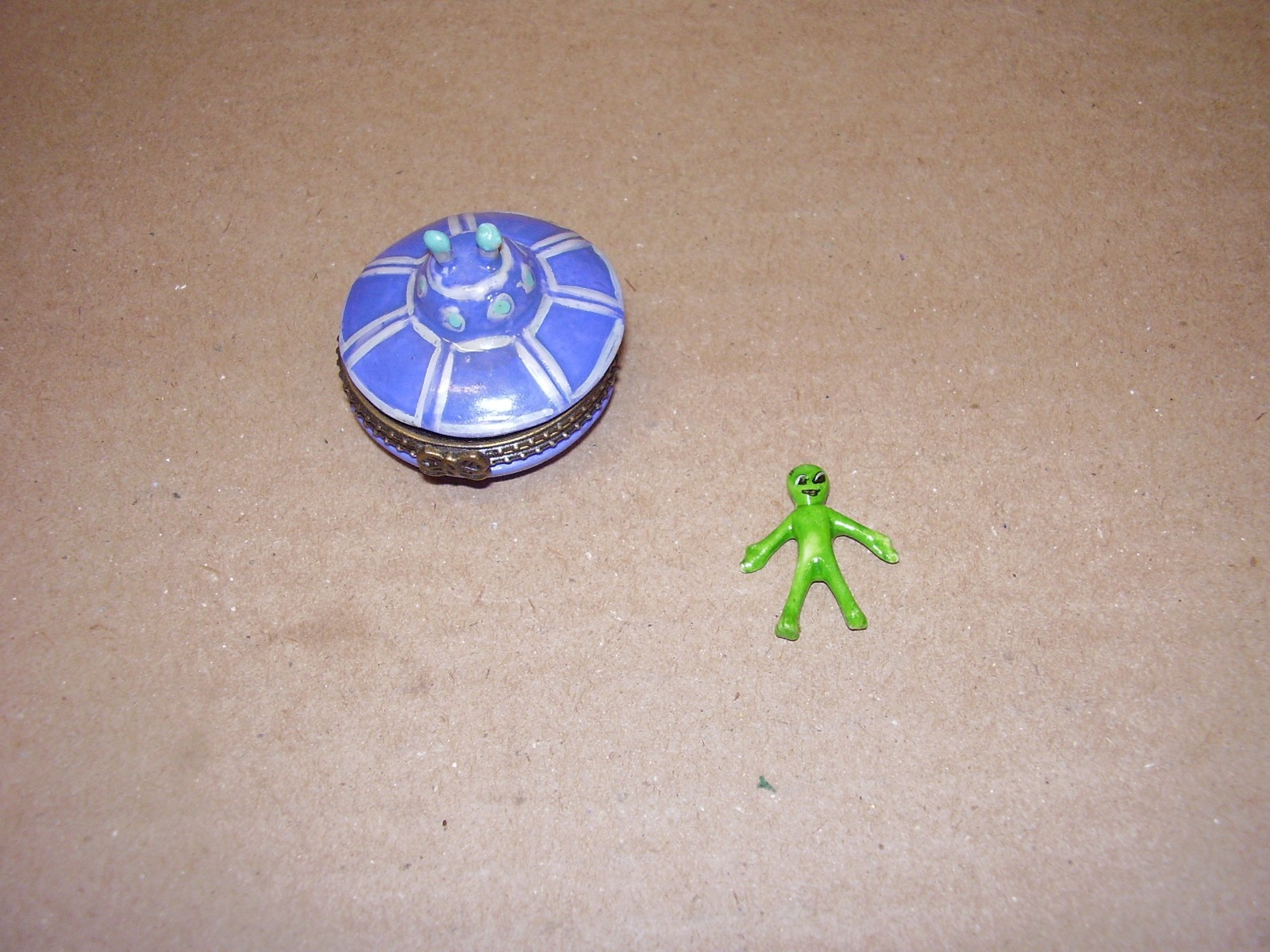 UFO Trinket Box Flying Saucer Trinket Box Alien Craft Trinket Box Vintage UFO Trinket Box Flying Saucer Trinket Box Alien Craft Trinket Box Vintage