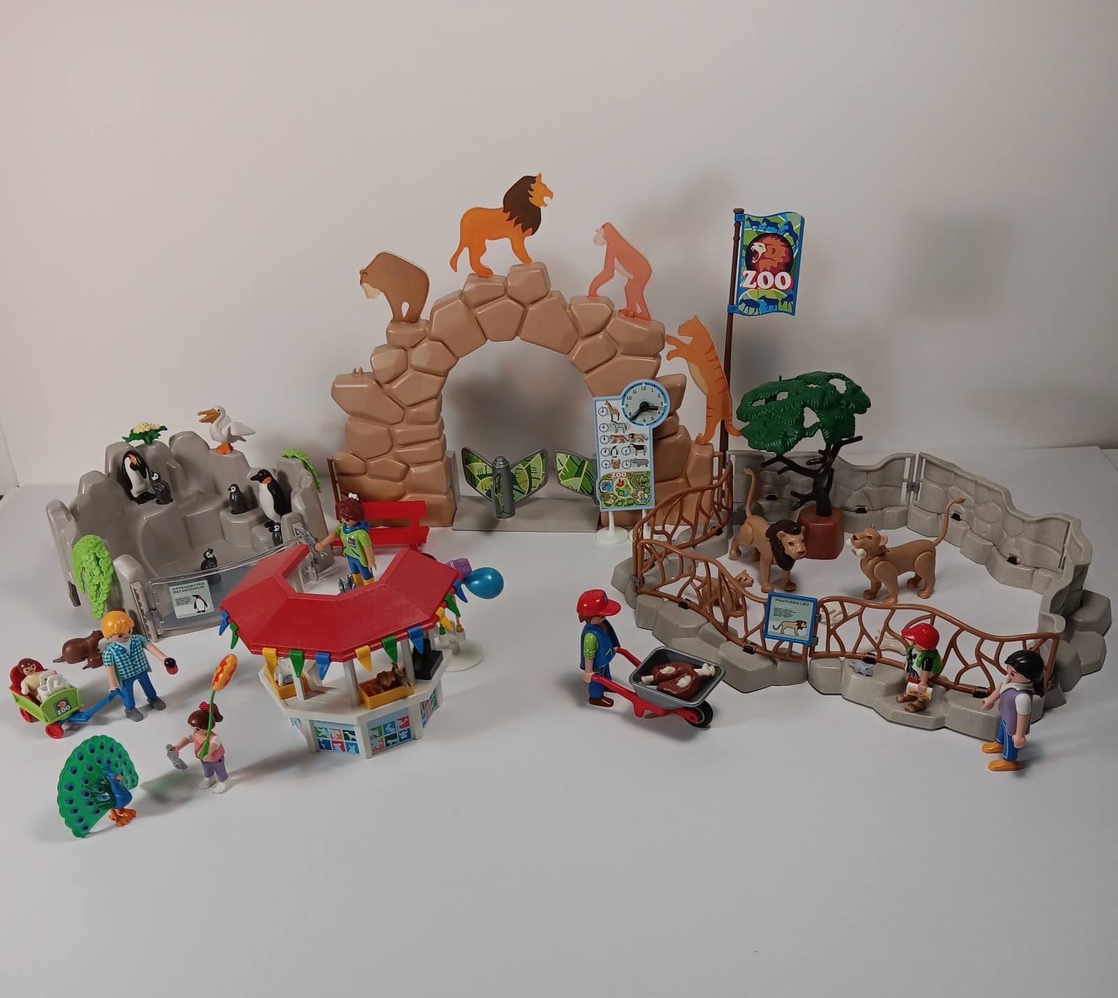 Playmobil 6634 City Life Large City Zoo Set - 97 % Complete with Box and Manual 