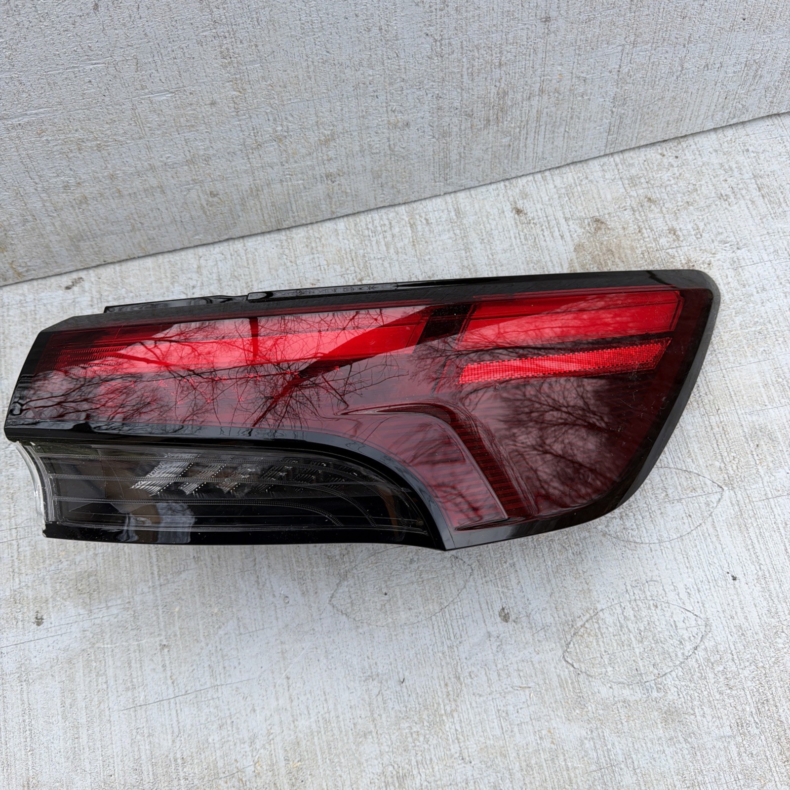 Nice 2022-2024 Infiniti QX60 Outer LED Tail Light Right Passenger Side OEM