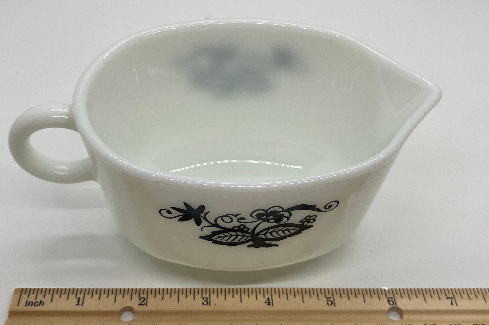 Vintage Pyrex Old Town Blue (Blue Onion pattern) Gravy Boat. Vintage Pyrex Old Town Blue (Blue Onion pattern) Gravy Boat.