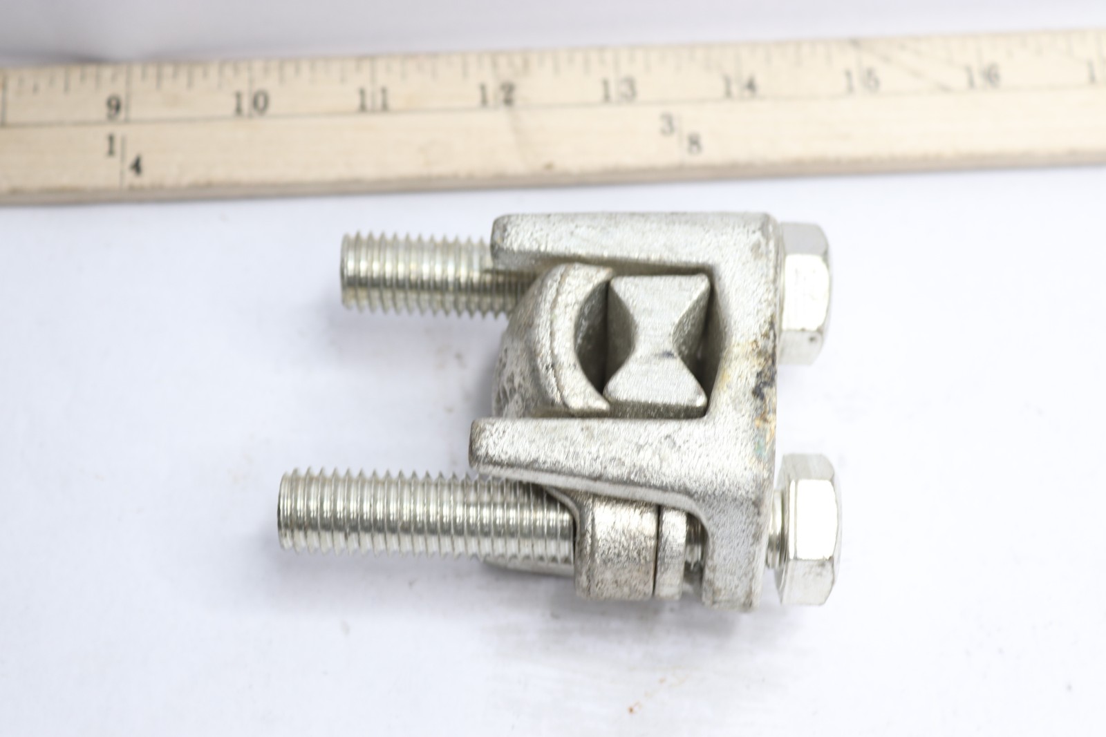 Burndy Two Bolt Connector Copper Alloy KVSU44 Burndy Two Bolt Connector Copper Alloy KVSU44
