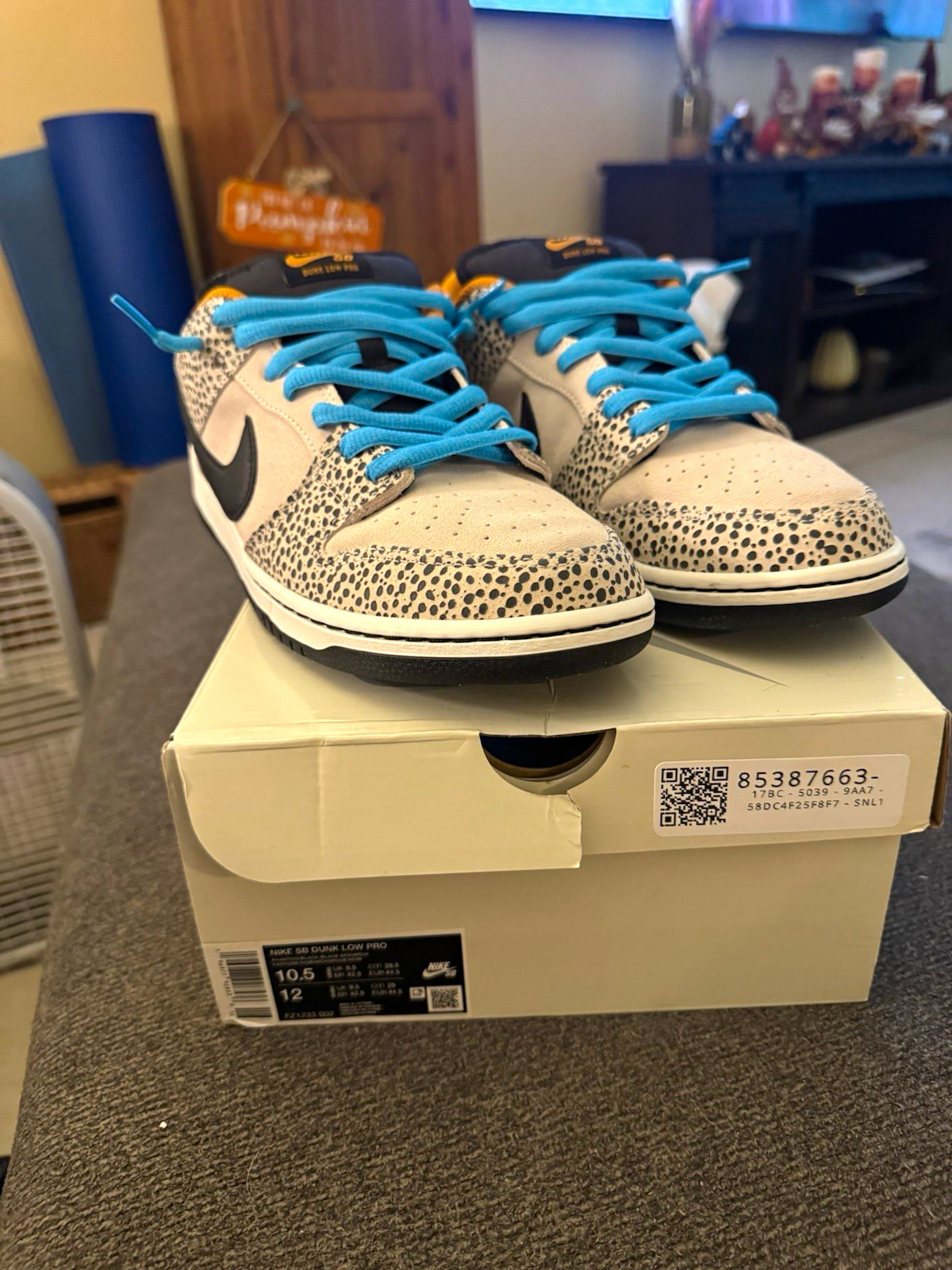 Nike SB Dunk Low Pro Men\'s Low Top Lace-Up Spotted Beige/Black/Blue Nike SB Dunk Low Pro Men\'s Low Top Lace-Up Spotted Beige/Black/Blue