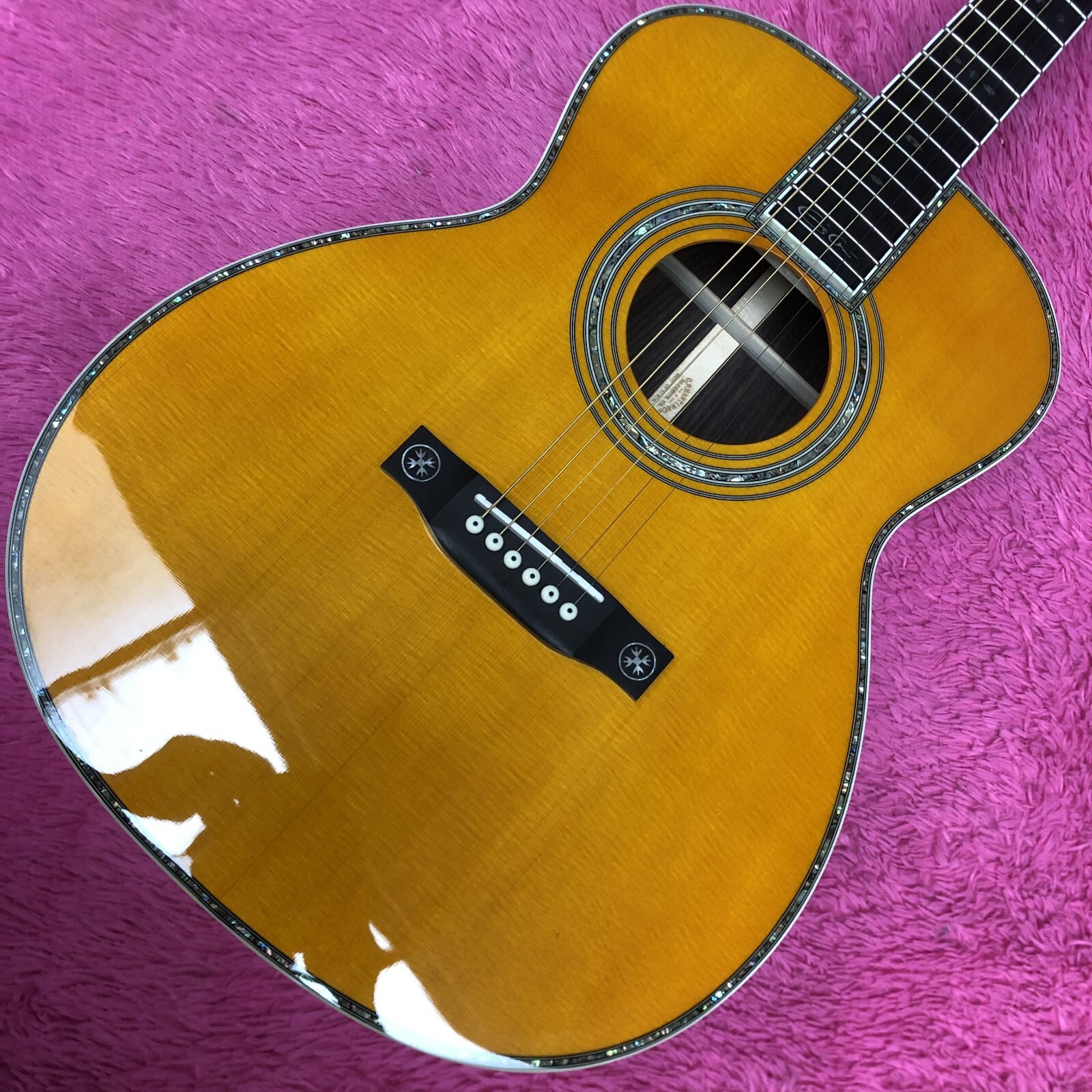 Yellow Solid Spruce 40 Inch OM Type Acoustic Guitar Abalone Ebony Fingerboard Yellow Solid Spruce 40 Inch OM Type Acoustic Guitar Abalone Ebony Fingerboard