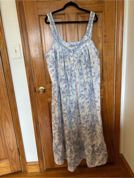 Roaman\'s Vintage Light Blue Floral Cotton Nightgown with Lacy Straps Roaman\'s Vintage Light Blue Floral Cotton Nightgown with Lacy Straps