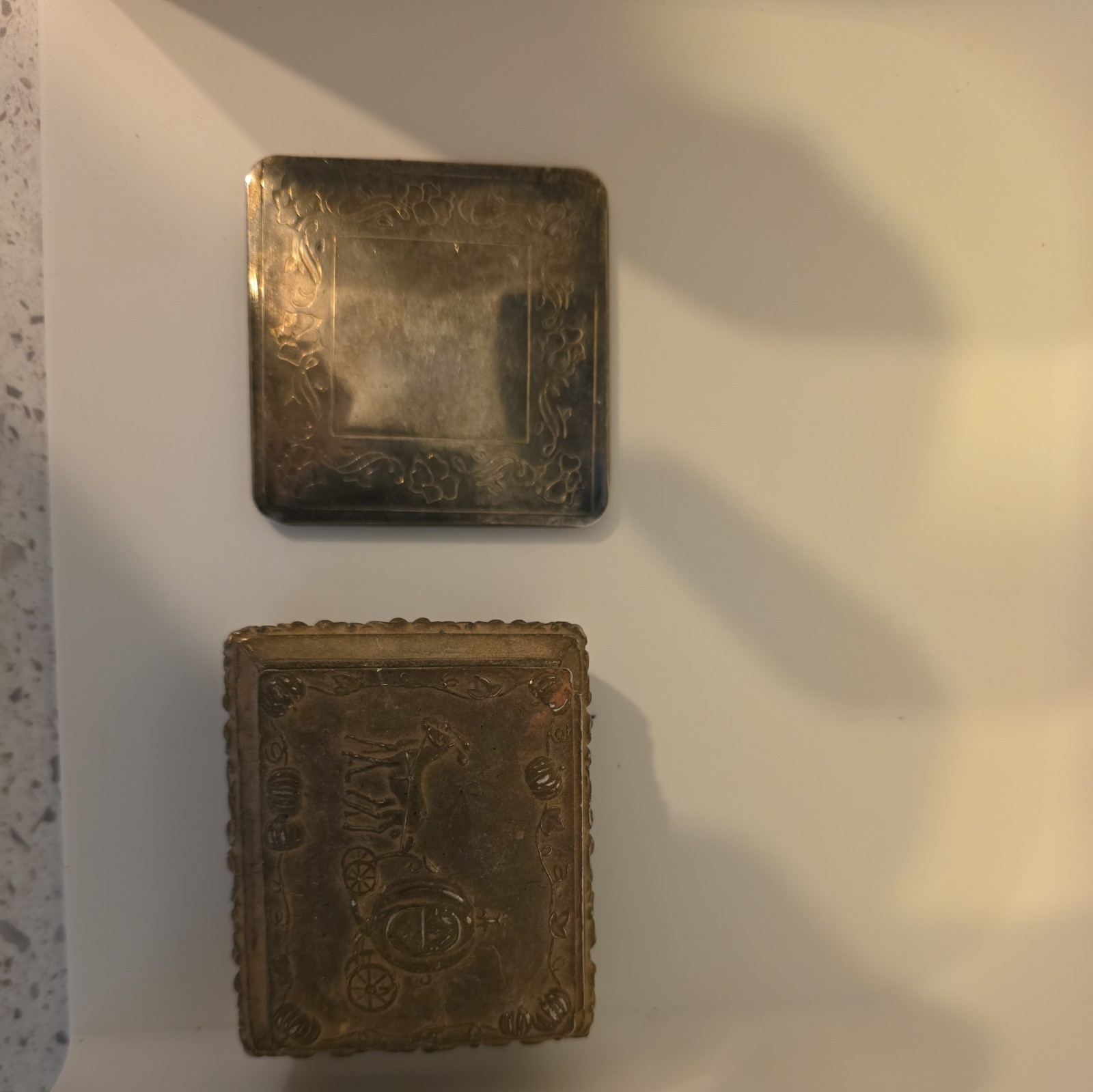 Lot of 2 antiques Lot of 2 antiques