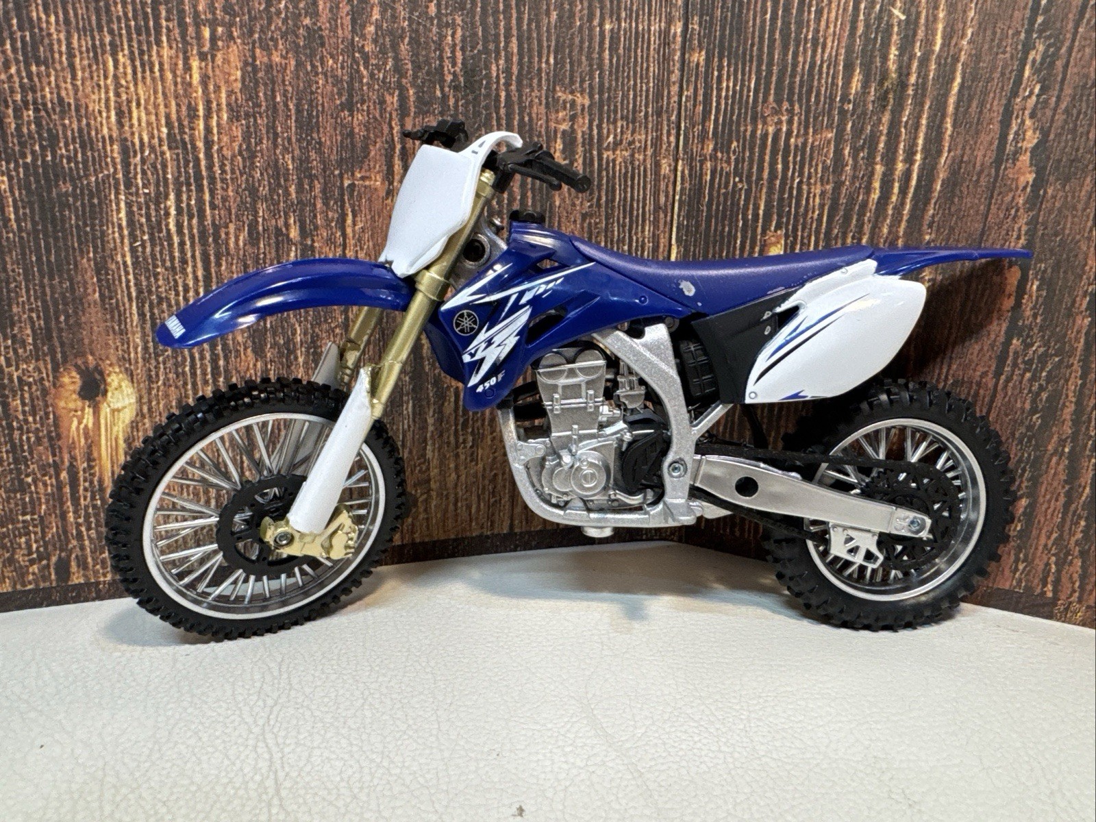 Yamaha YZ450F , Blue - New Ray 49643 - 1/6 scale Model Toy Motorcycle
