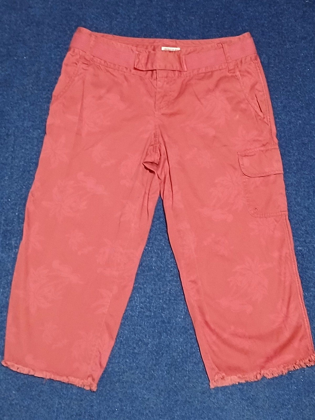 American Rag Coral Capri Pants Side Utility Pocket w/ Palm Tree Pattern 7 American Rag Coral Capri Pants Side Utility Pocket w/ Palm Tree Pattern 7
