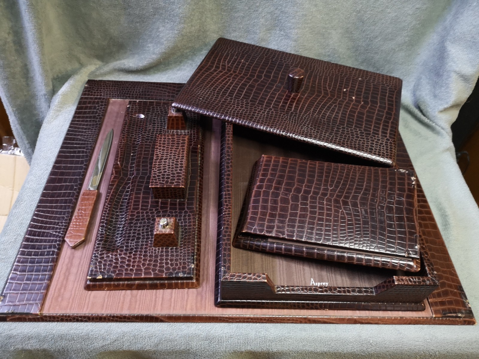 ASPREY LONDON Croco-Embossed Leather Five Piece Desk Set ASPREY LONDON Croco-Embossed Leather Five Piece Desk Set
