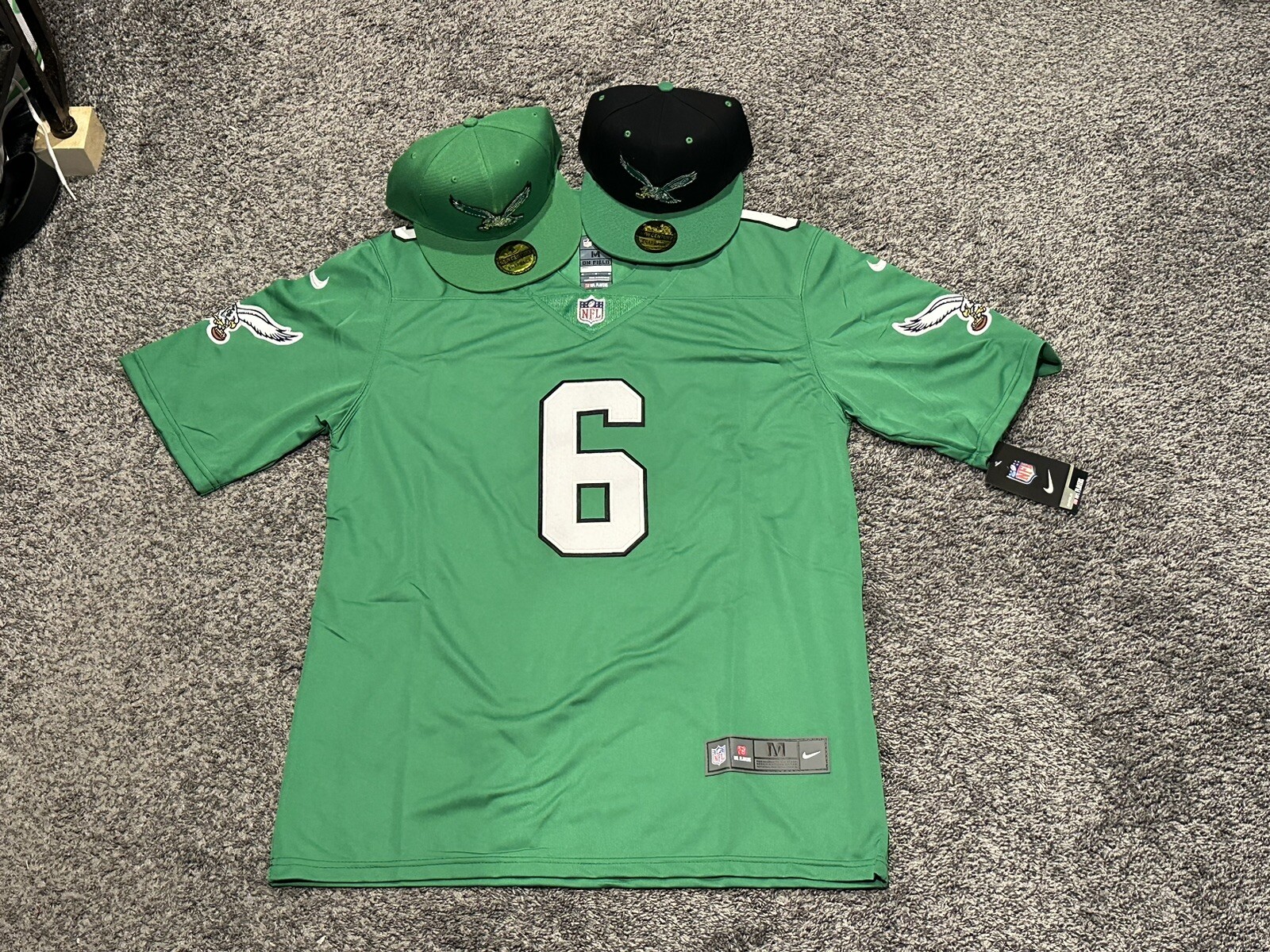 NWT Men’s Nike DeVonte Smith Kelly Green Jersey Combo Eagles Throwback. Medium NWT Men’s Nike DeVonte Smith Kelly Green Jersey Combo Eagles Throwback. Medium