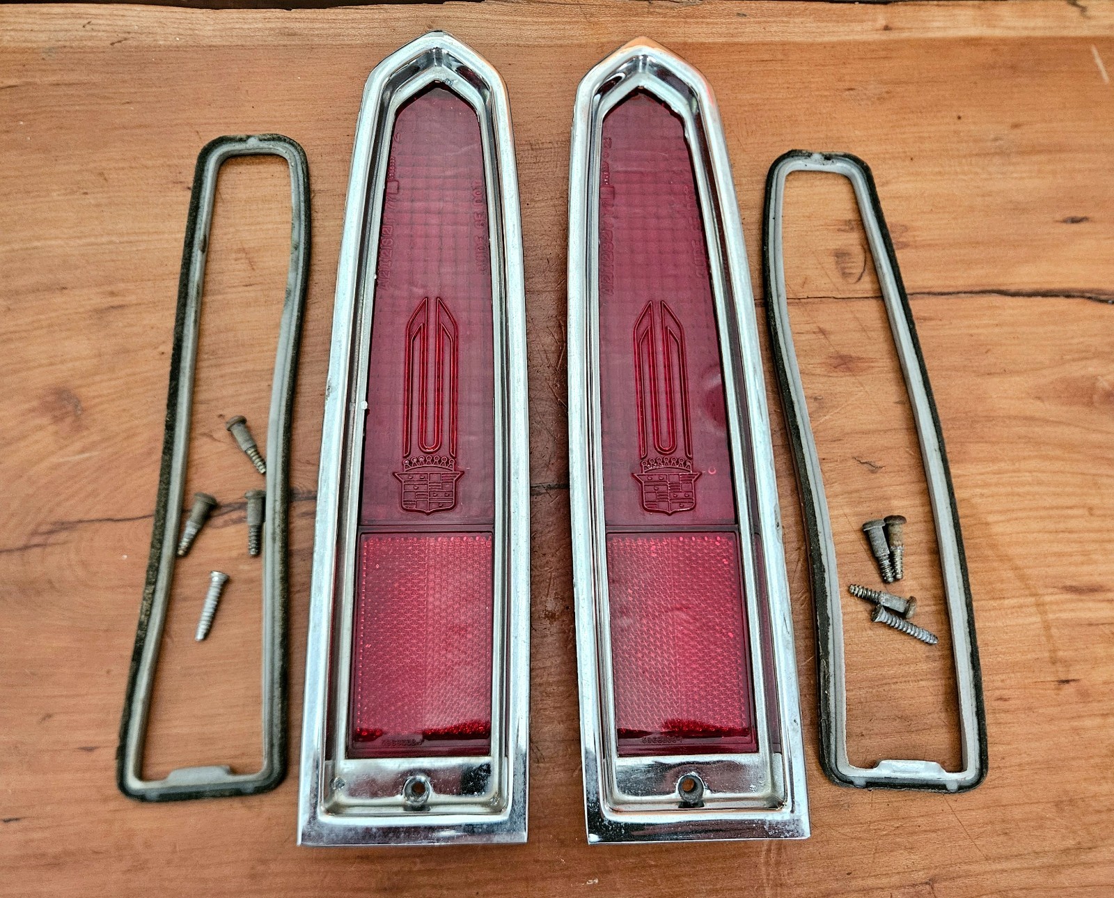 1977-78 Cadillac Eldorado Taillight Lenses & Bezels Set Of 2 OEM 1977-78 Cadillac Eldorado Taillight Lenses & Bezels Set Of 2 OEM