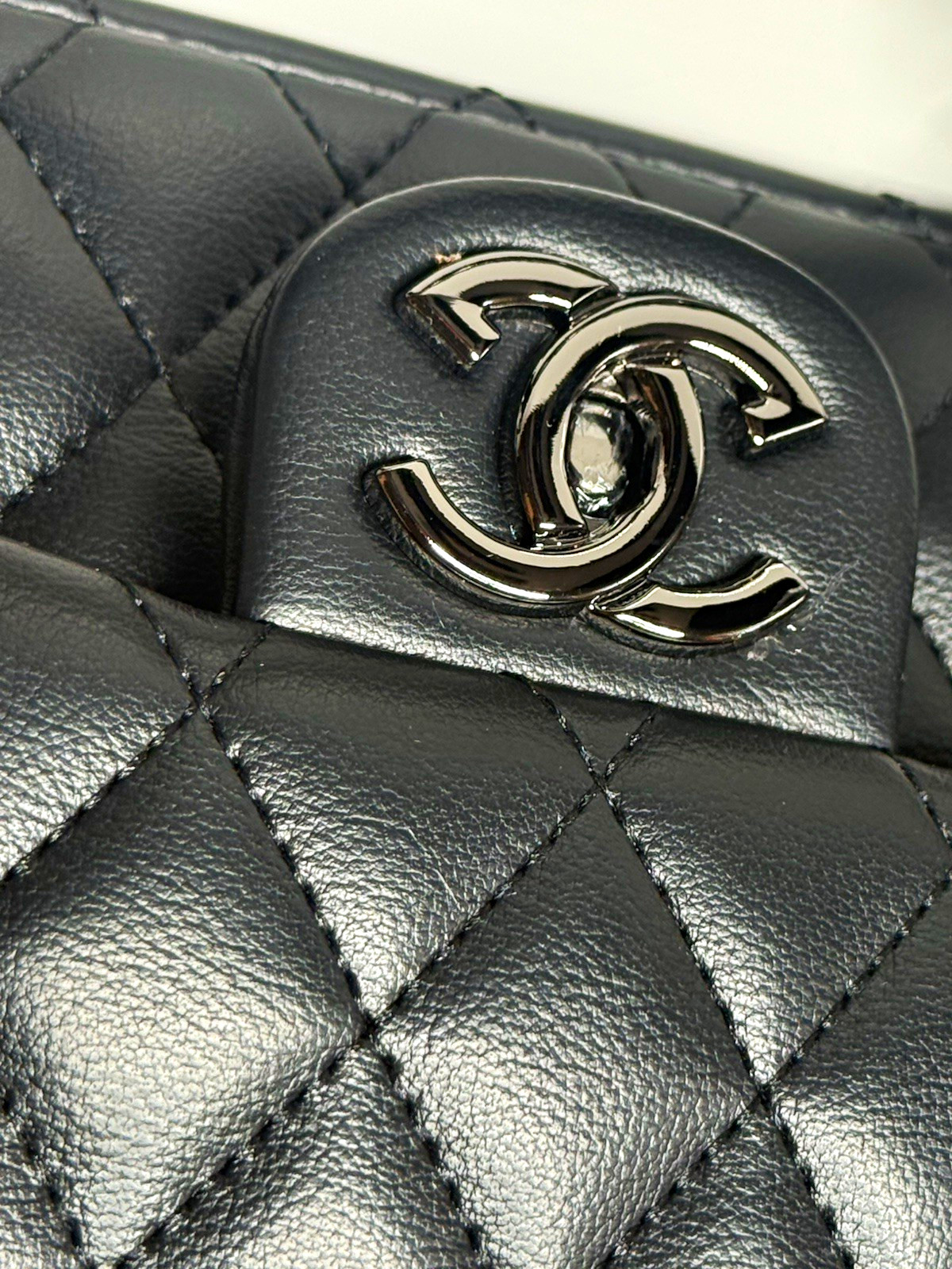 CHANEL Black Quilted Flap Bag Chain Strap Turn Lock Pink Lining CC CHANEL Black Quilted Flap Bag Chain Strap Turn Lock Pink Lining CC
