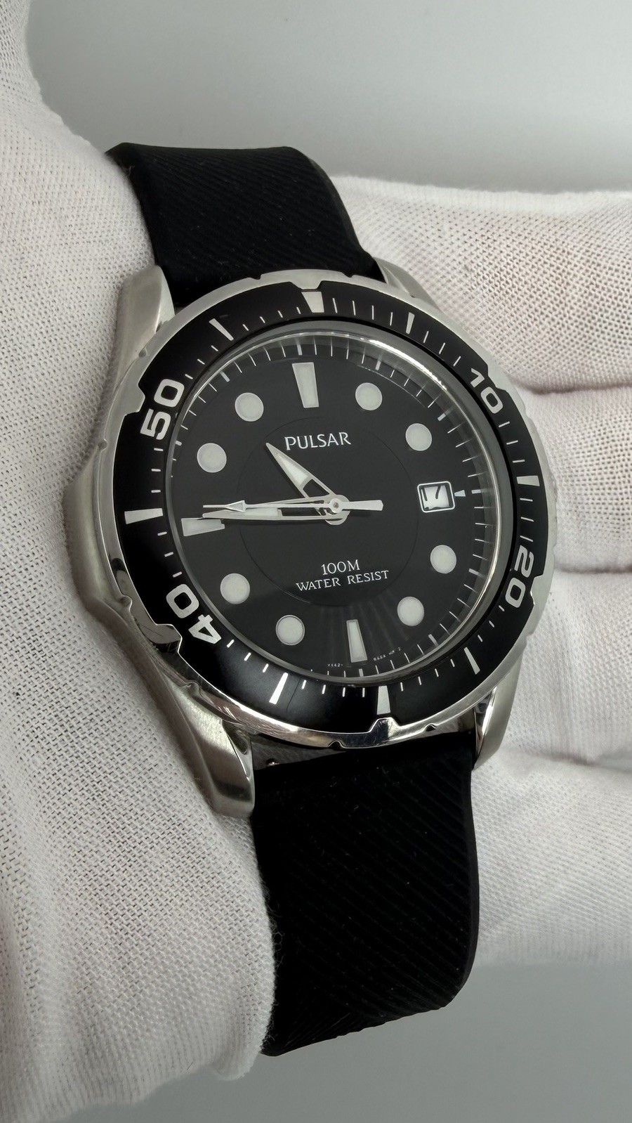 Pulsar Men\'s Diver Style Watch Black Dial Rotating Bezel Dial Lume New Strap
