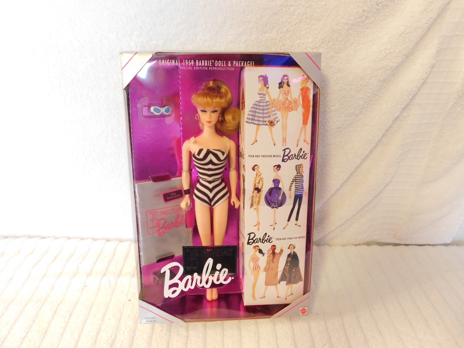 Vintage 1993 Barbie 35th Anniversary Barbie Doll Blonde Vintage 1993 Barbie 35th Anniversary Barbie Doll Blonde