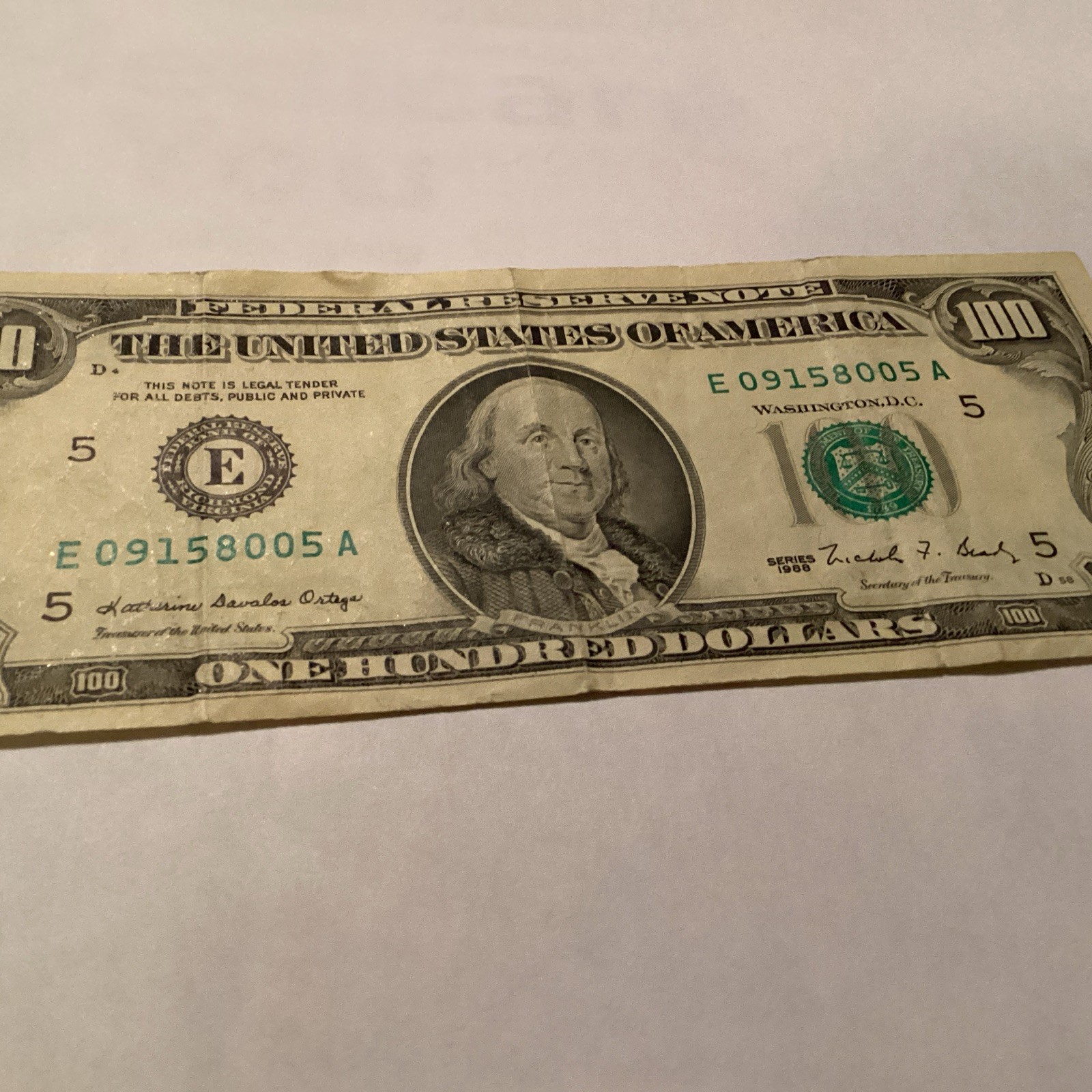 Vintage 1988 $100 Dollar Bill Small Head Misaligned Circulated. Vintage 1988 $100 Dollar Bill Small Head Misaligned Circulated.