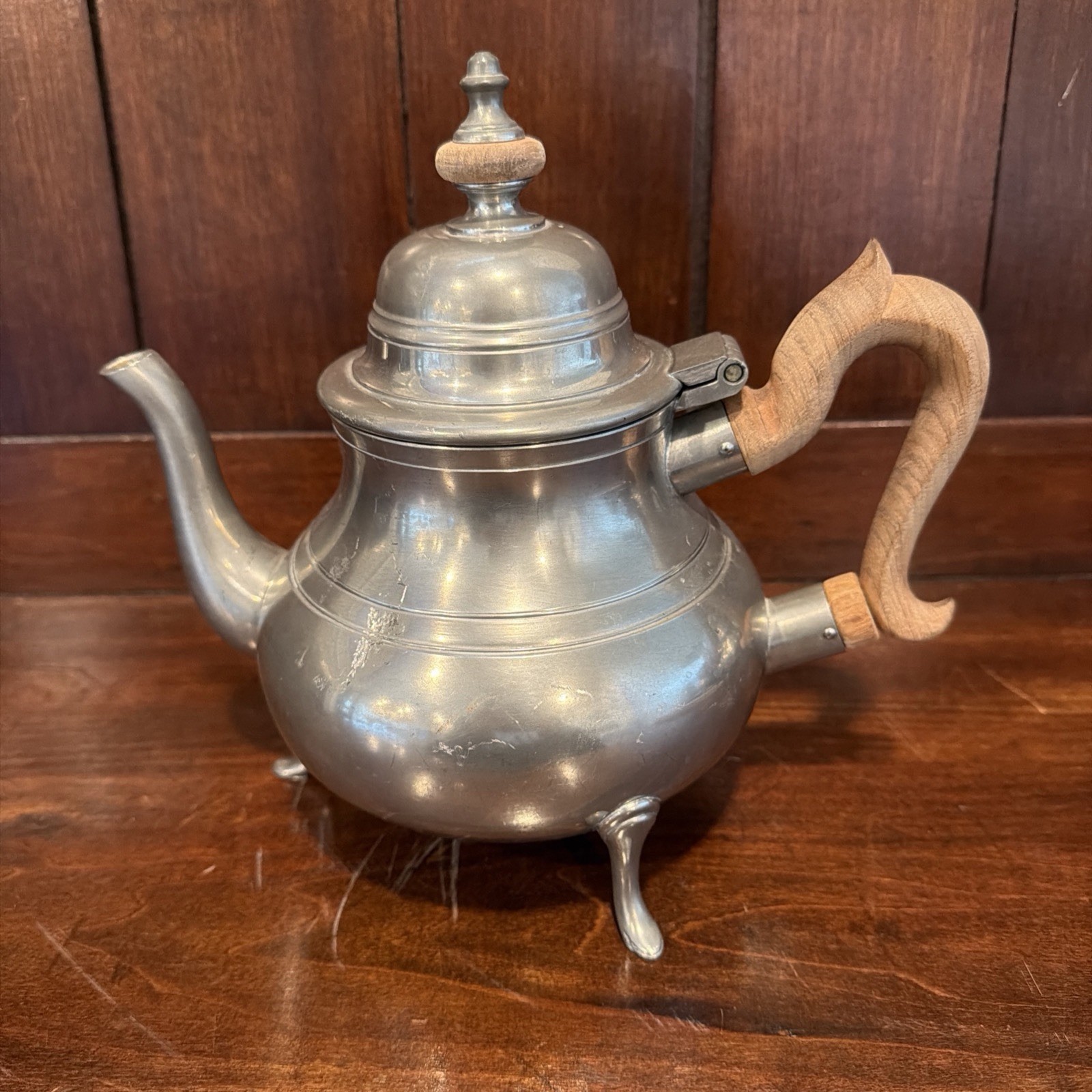 Vintage Kirk Stieff Colonial Williamsburg Pewter Coffee Pot Wood Handle CW80-19